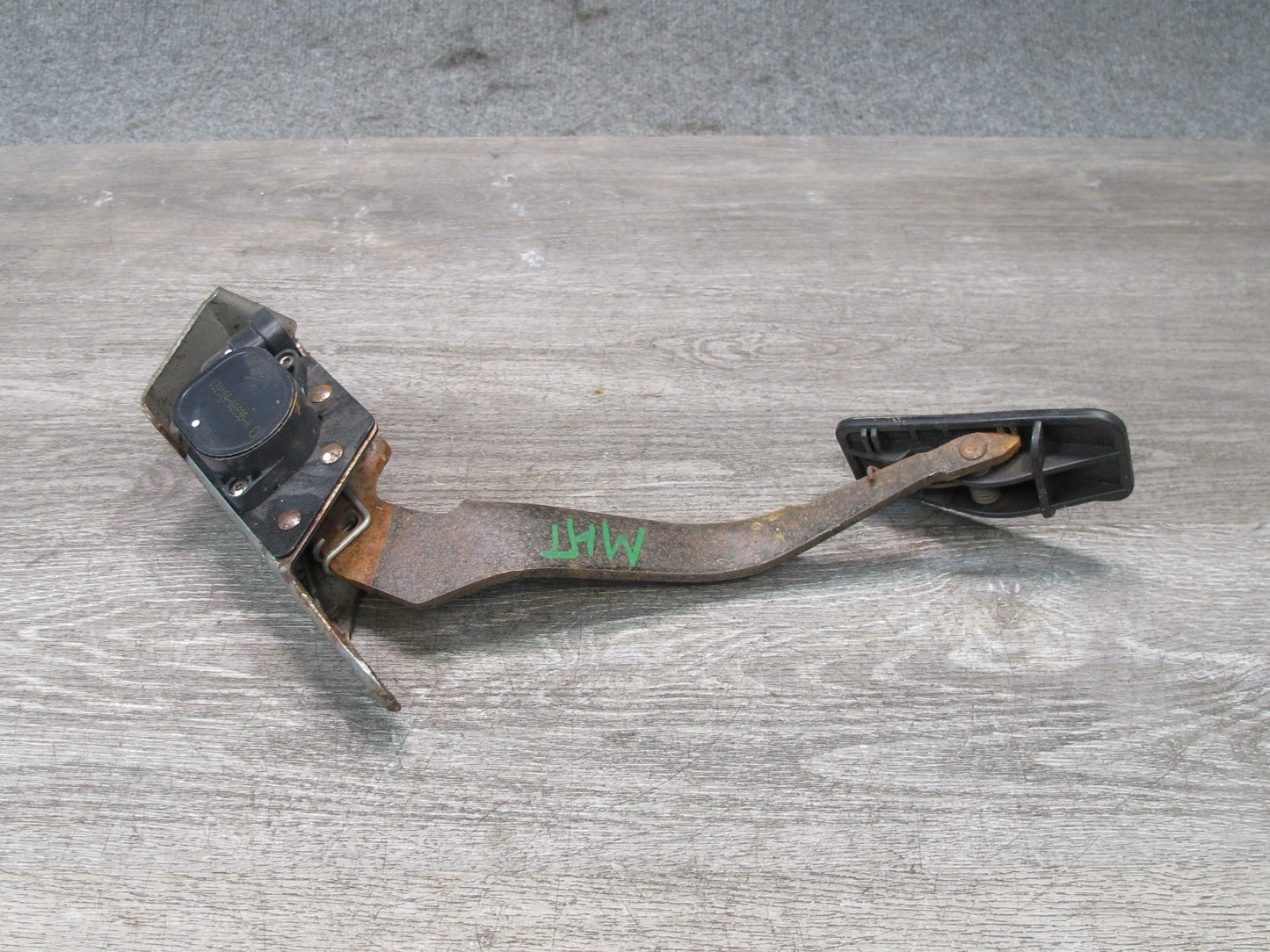 2004-2007 Hummer H2 Accelerator Gas Pedal Throttle Sensor