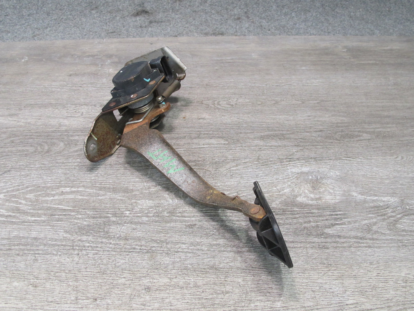 2004-2007 Hummer H2 Accelerator Gas Pedal Throttle Sensor