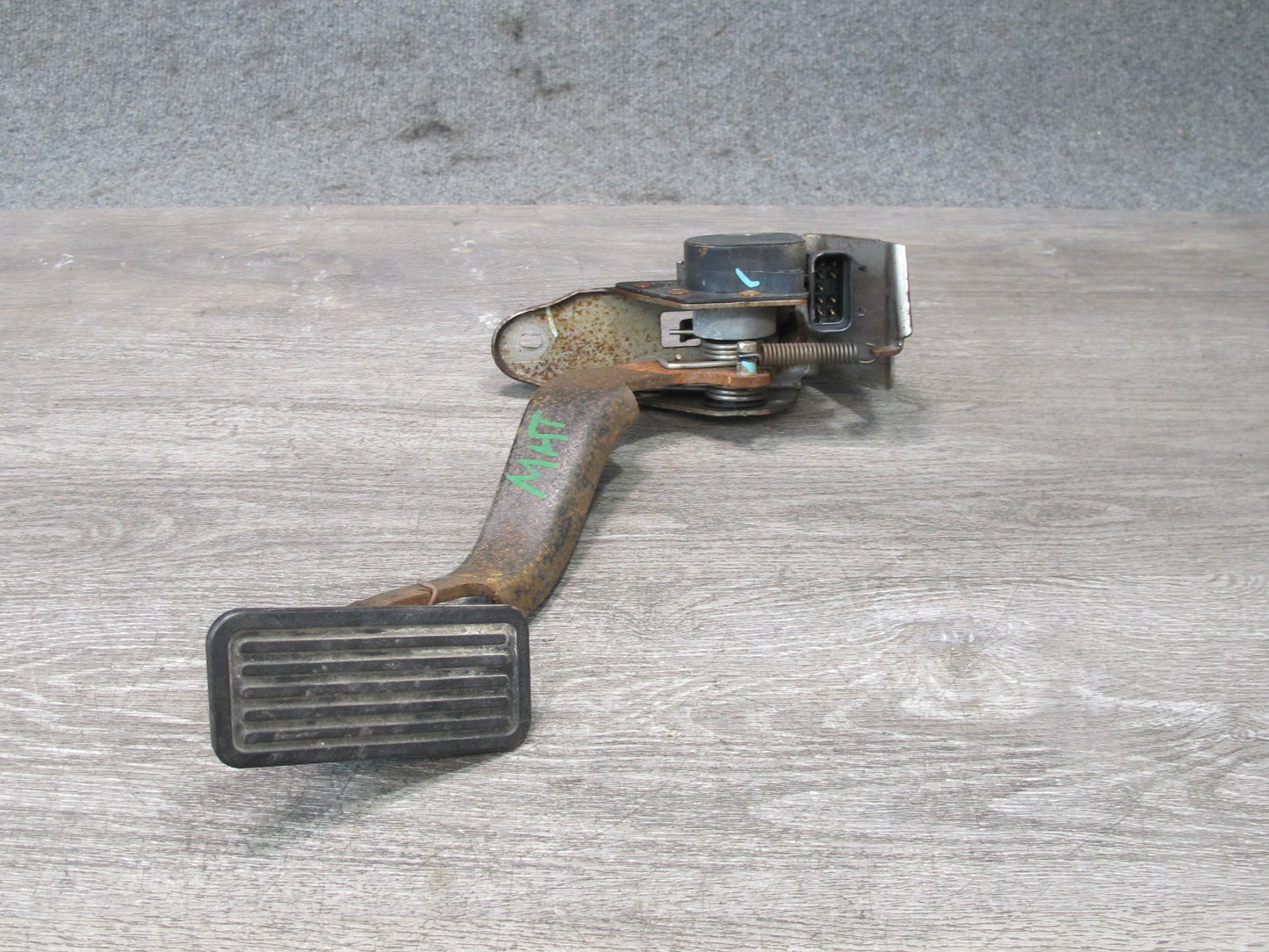 2004-2007 Hummer H2 Accelerator Gas Pedal Throttle Sensor