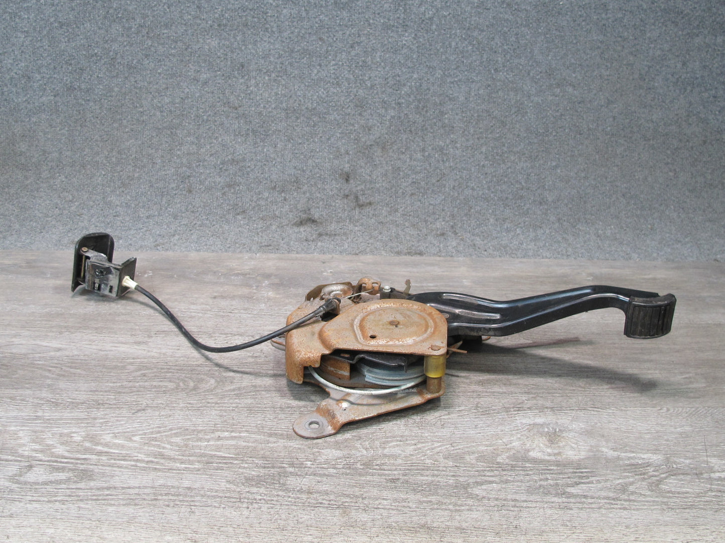 2003-2005 Hummer H2 Manual Emergency Parking Brake Stop Pedal