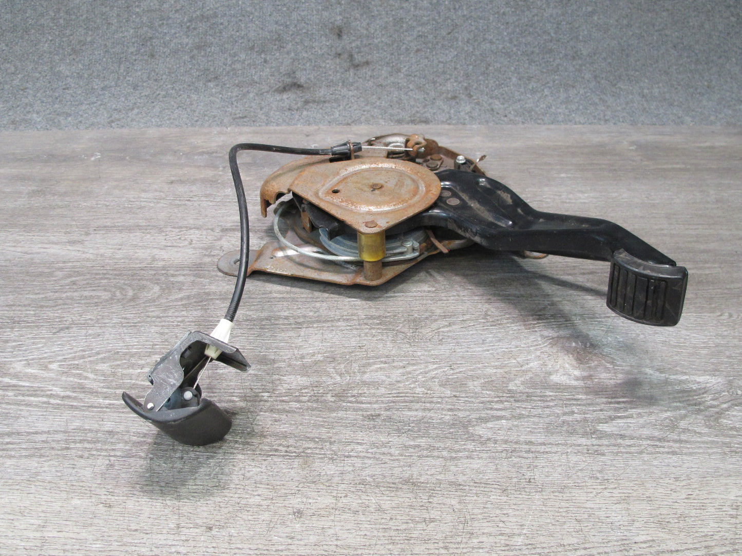 2003-2005 Hummer H2 Manual Emergency Parking Brake Stop Pedal