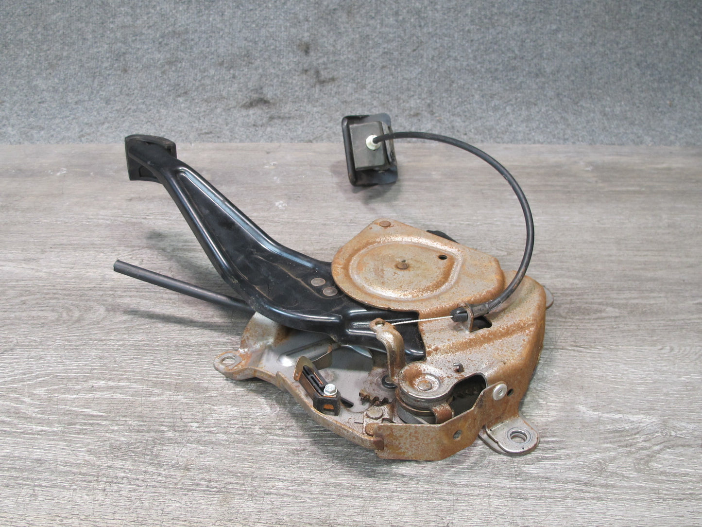 2003-2005 Hummer H2 Manual Emergency Parking Brake Stop Pedal