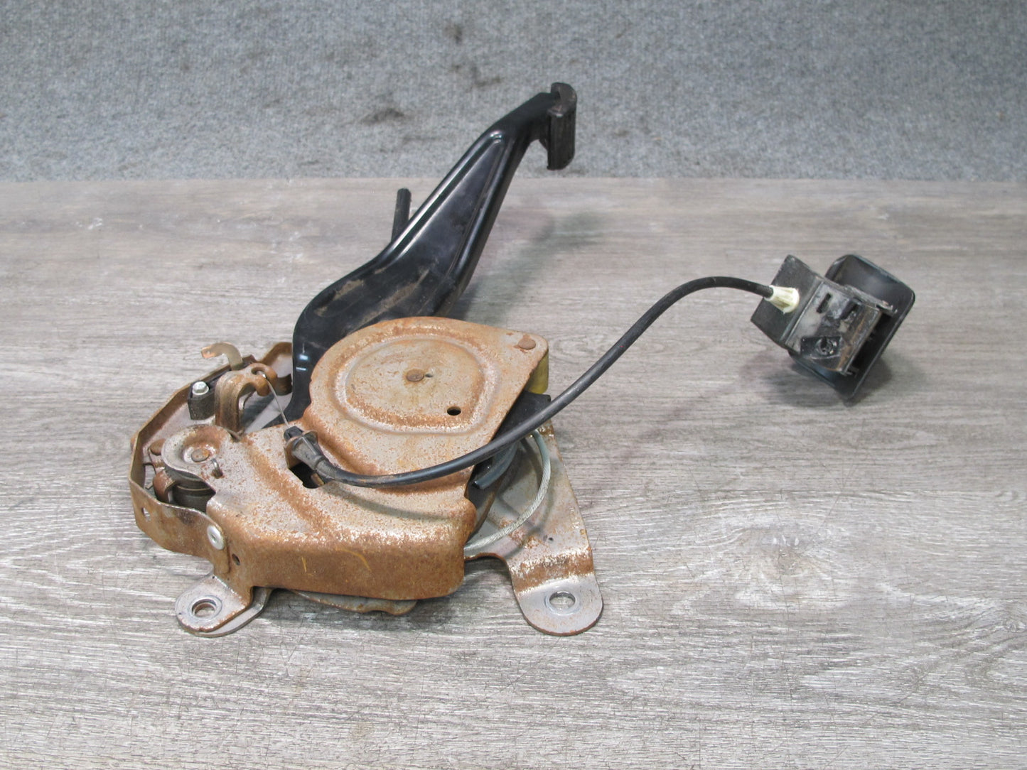 2003-2005 Hummer H2 Manual Emergency Parking Brake Stop Pedal