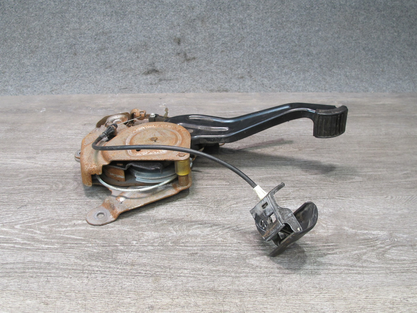 2003-2005 Hummer H2 Manual Emergency Parking Brake Stop Pedal