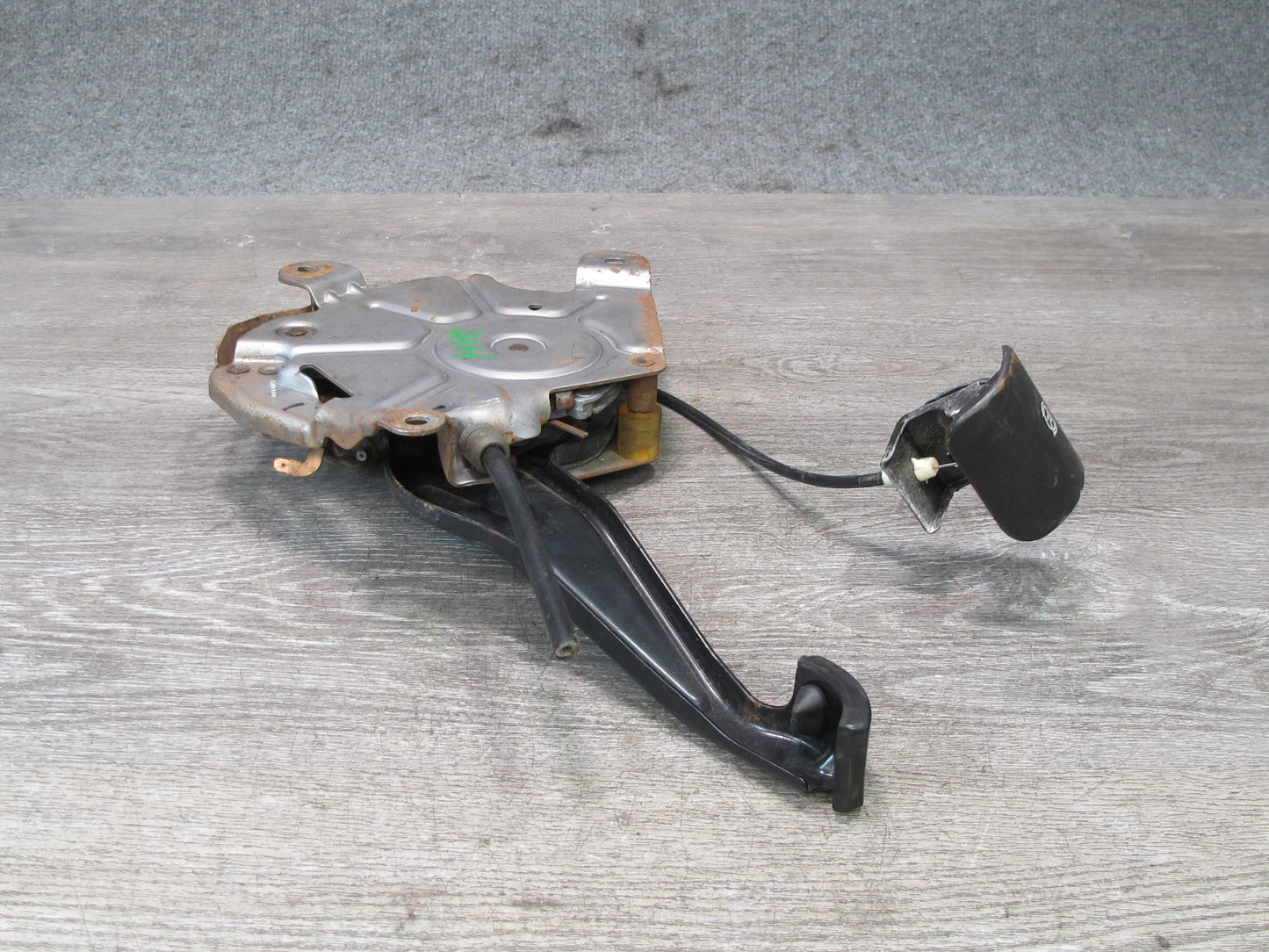 2003-2005 Hummer H2 Manual Emergency Parking Brake Stop Pedal