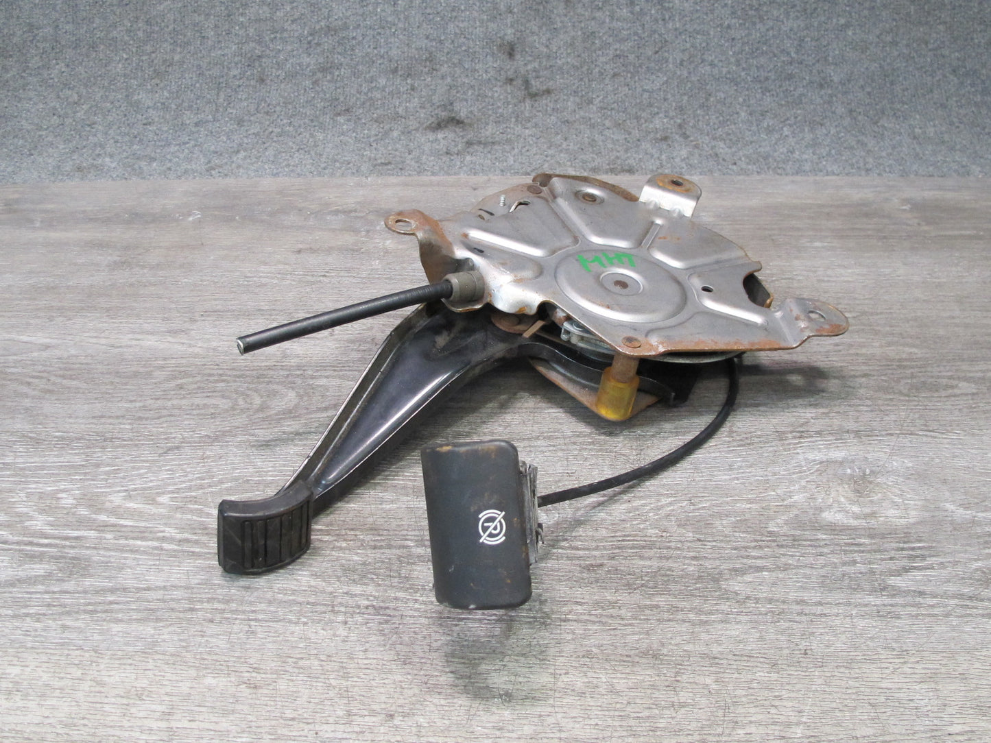2003-2005 Hummer H2 Manual Emergency Parking Brake Stop Pedal