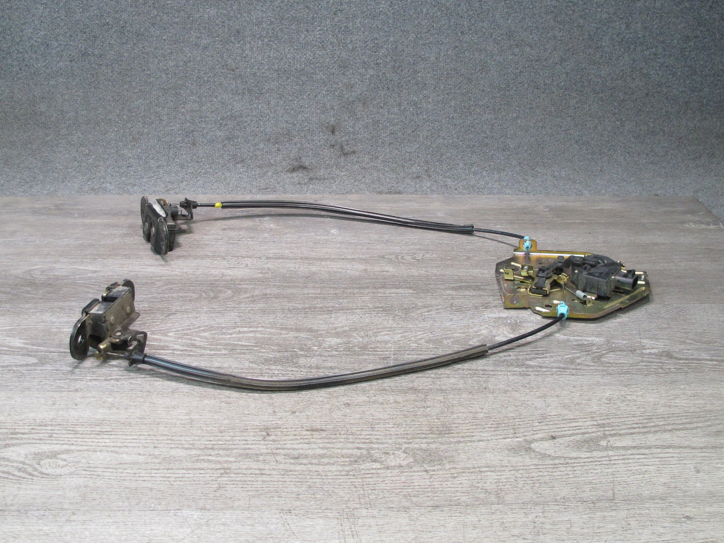 2003-2009 Hummer H2 Rear Trunk Lid Tailgate Liftgate Trunk Lock Latch Set