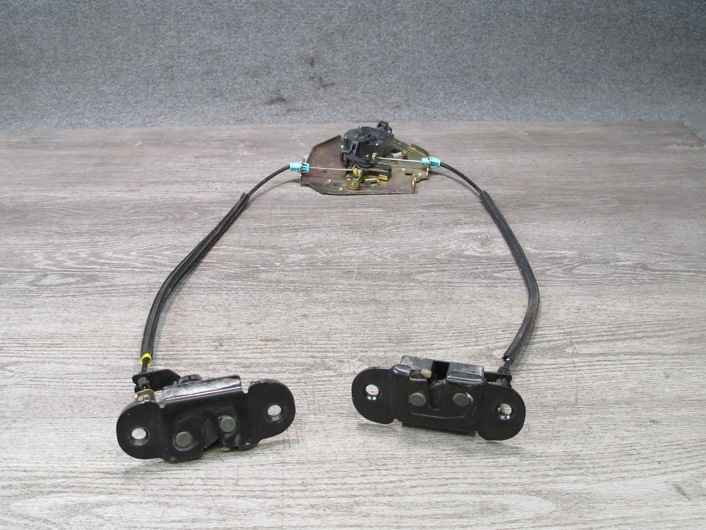 2003-2009 Hummer H2 Rear Trunk Lid Tailgate Liftgate Trunk Lock Latch Set