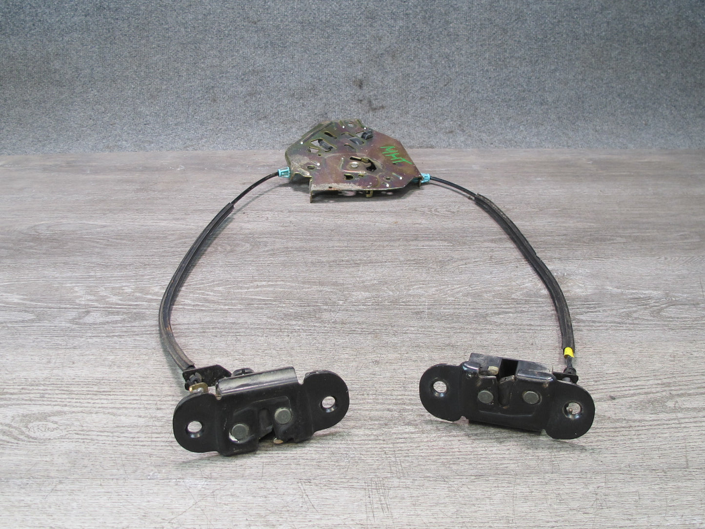 2003-2009 Hummer H2 Rear Trunk Lid Tailgate Liftgate Trunk Lock Latch Set