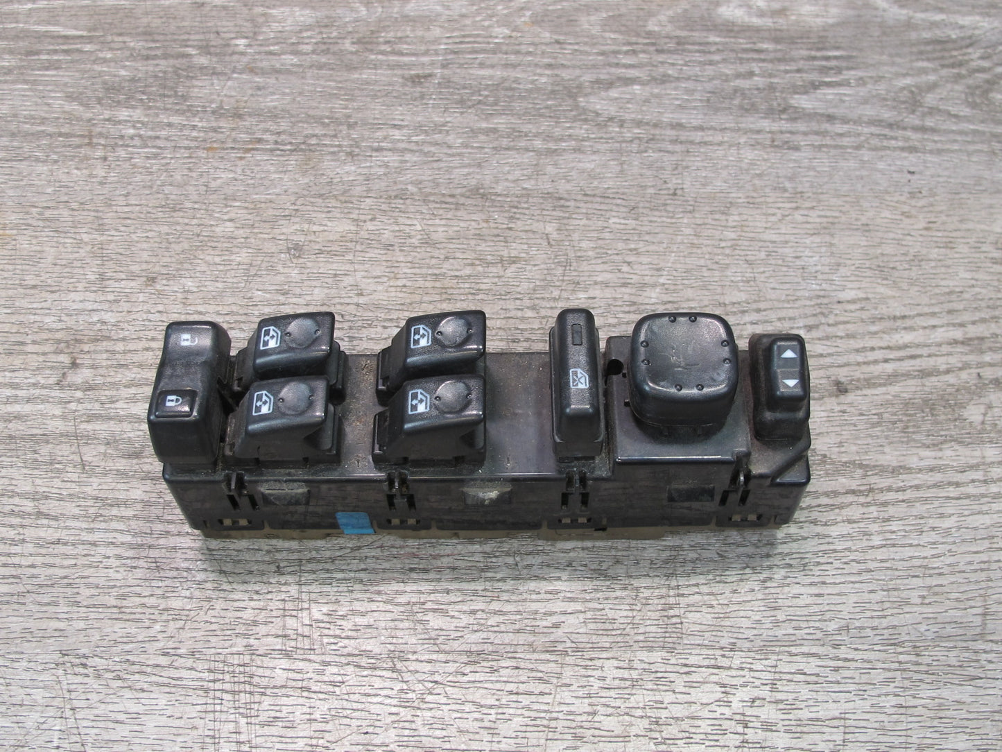 2003-2006 Hummer H2 Front Left Driver Side Door Master Window Switch