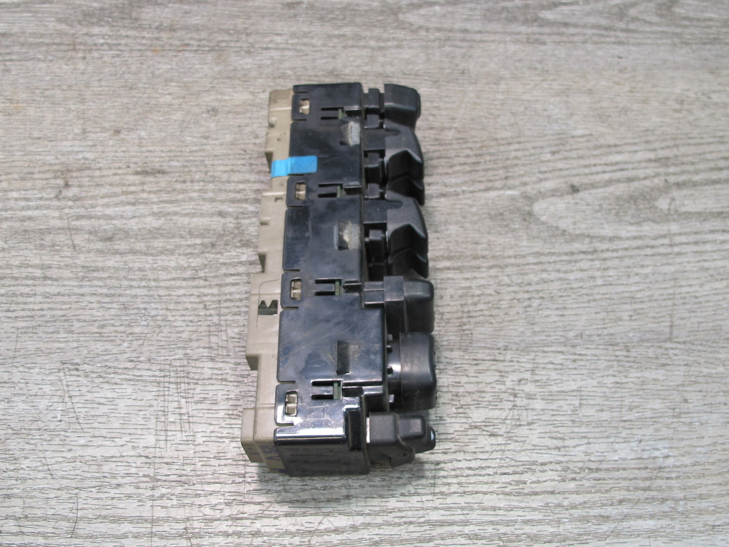 2003-2006 Hummer H2 Front Left Driver Side Door Master Window Switch
