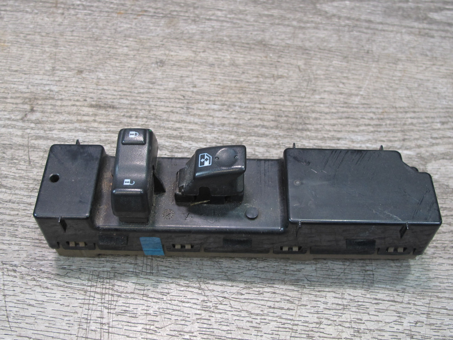 2003-2007 Hummer H2 Front Right Pass Side Door Window Switch