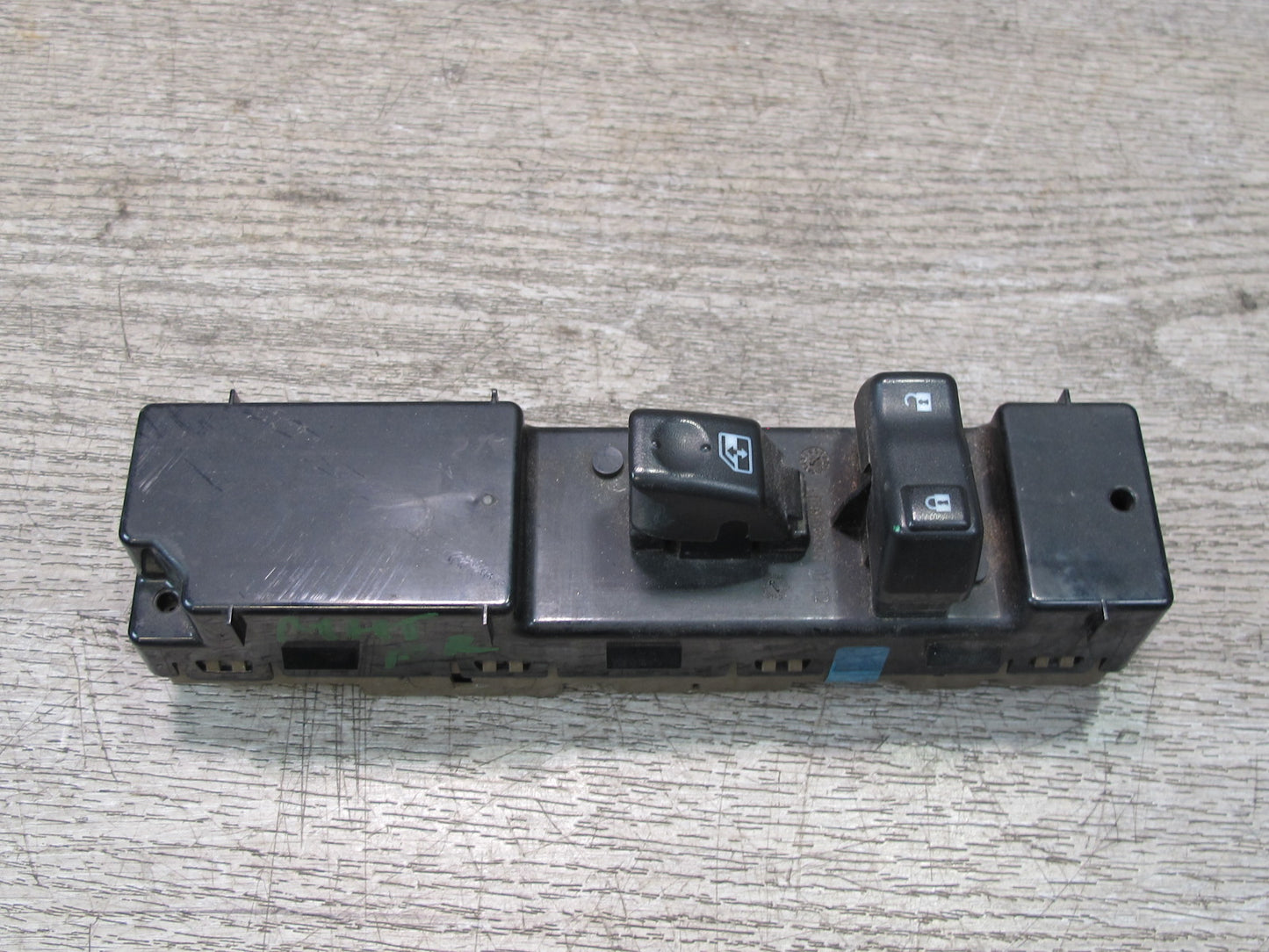 2003-2007 Hummer H2 Front Right Pass Side Door Window Switch