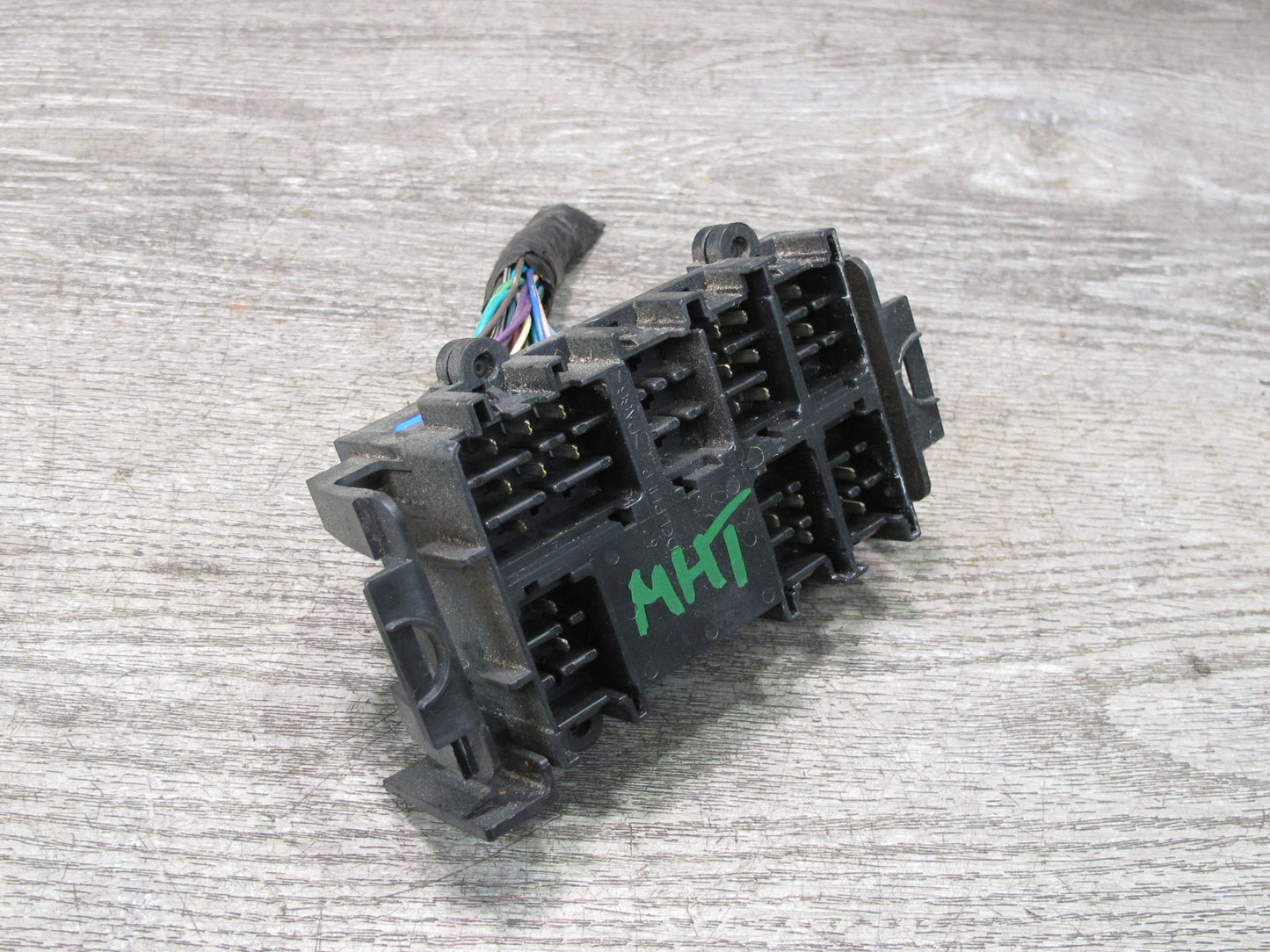 2003-2004 Hummer H2 Interior Fuse Relay Power Distribution Box