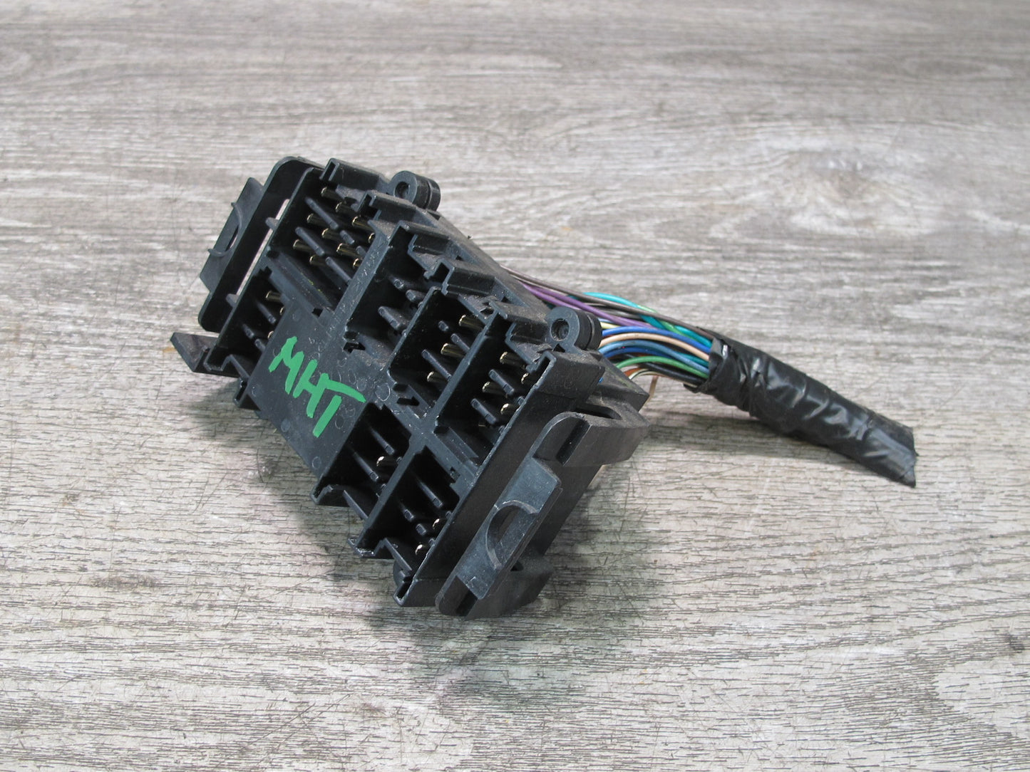 2003-2004 Hummer H2 Interior Fuse Relay Power Distribution Box