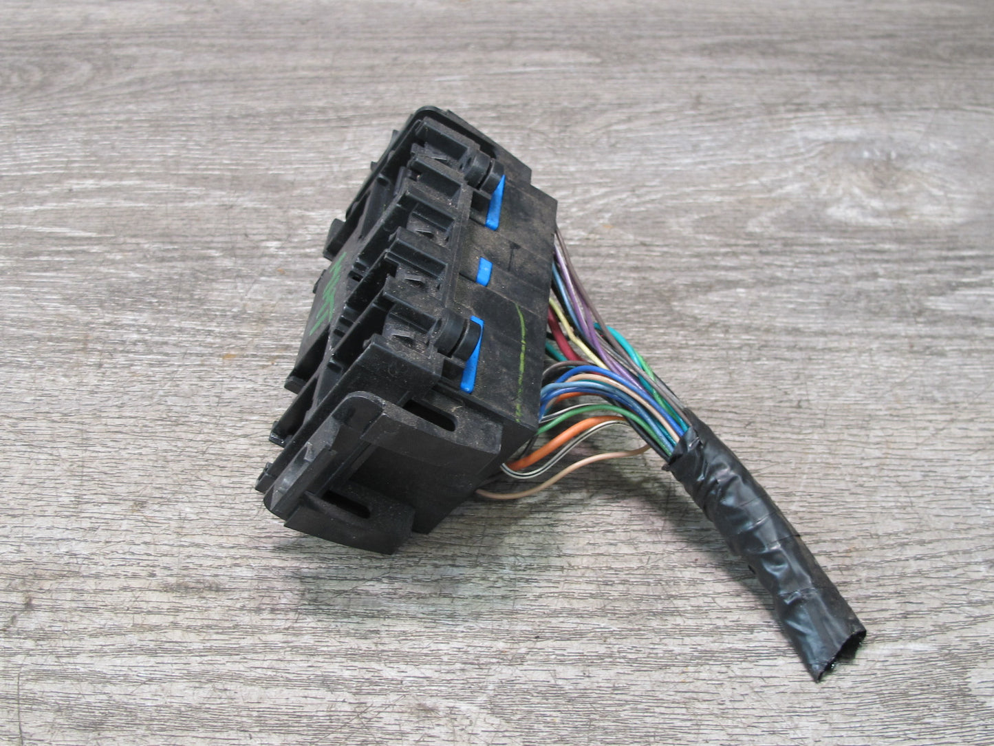 2003-2004 Hummer H2 Interior Fuse Relay Power Distribution Box