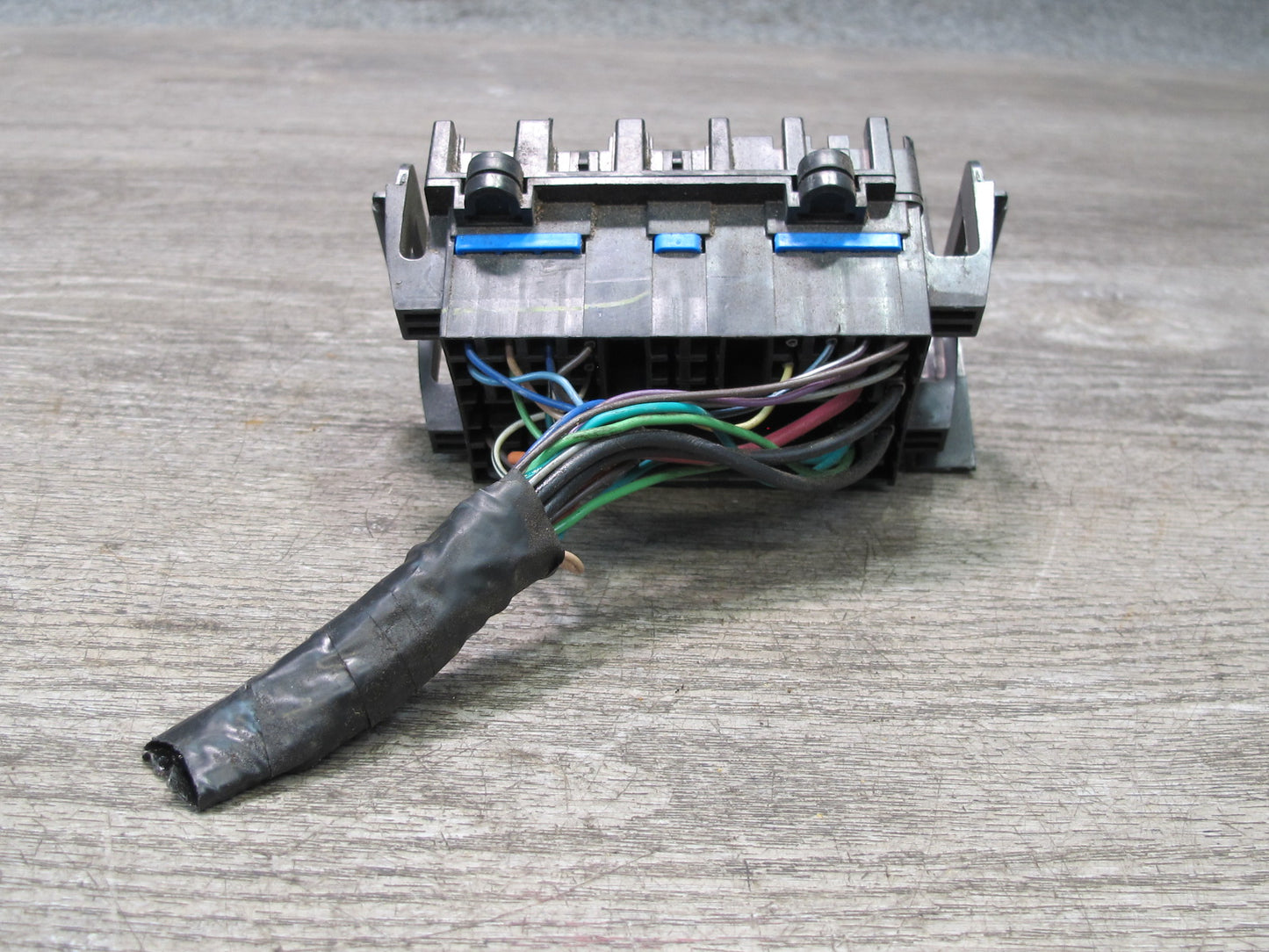 2003-2004 Hummer H2 Interior Fuse Relay Power Distribution Box