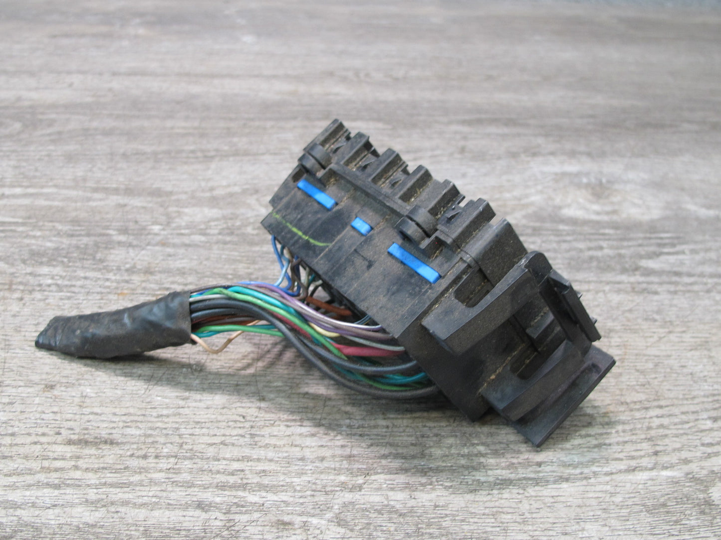 2003-2004 Hummer H2 Interior Fuse Relay Power Distribution Box