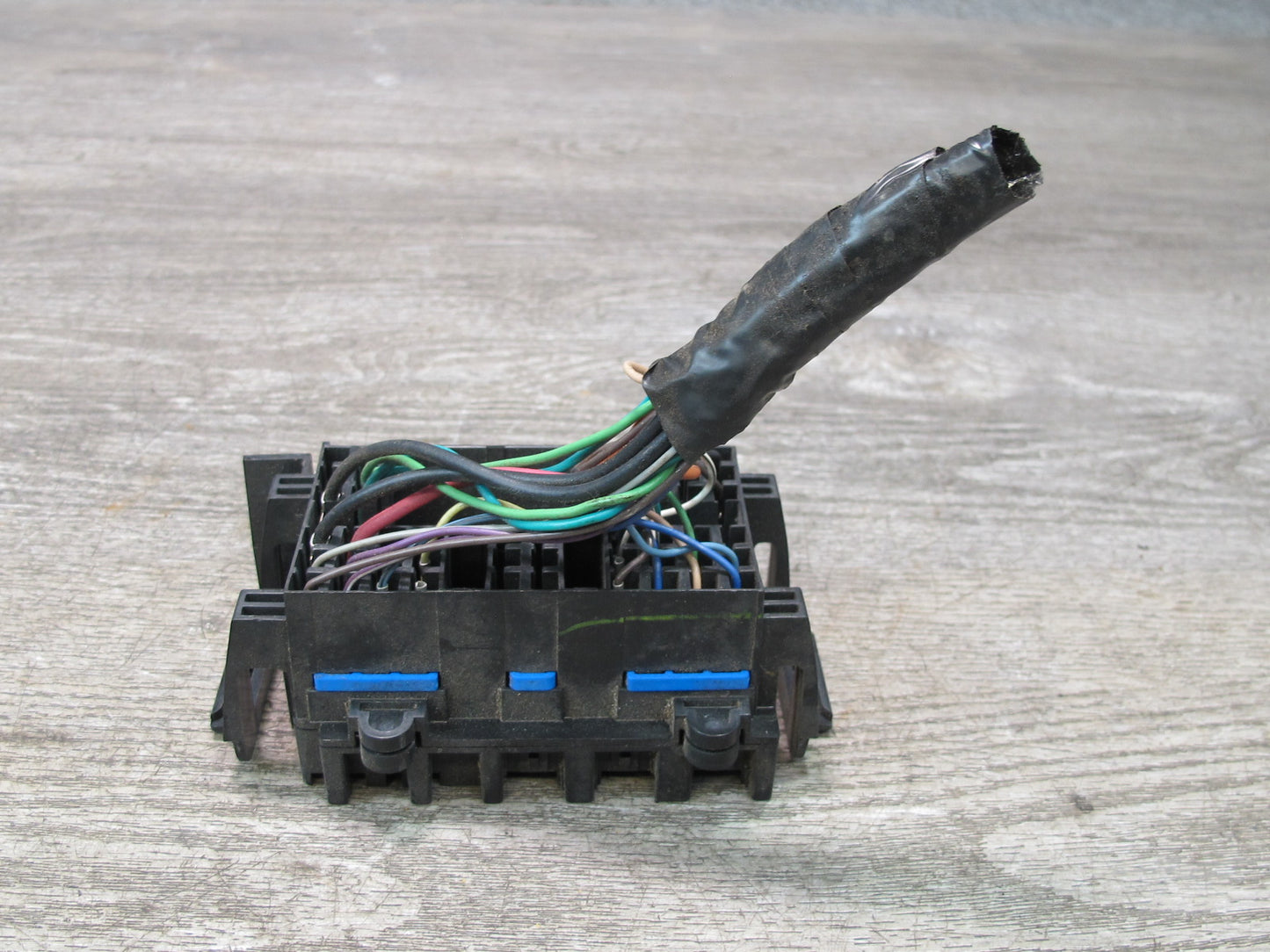 2003-2004 Hummer H2 Interior Fuse Relay Power Distribution Box