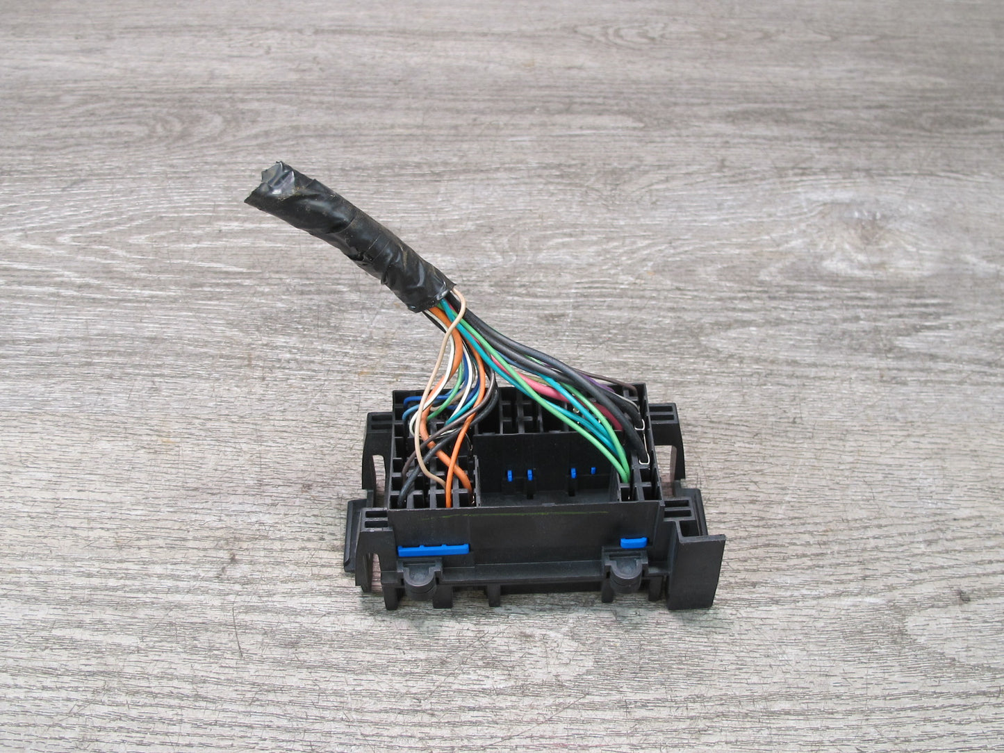 2003-2004 Hummer H2 Interior Fuse Relay Power Distribution Box