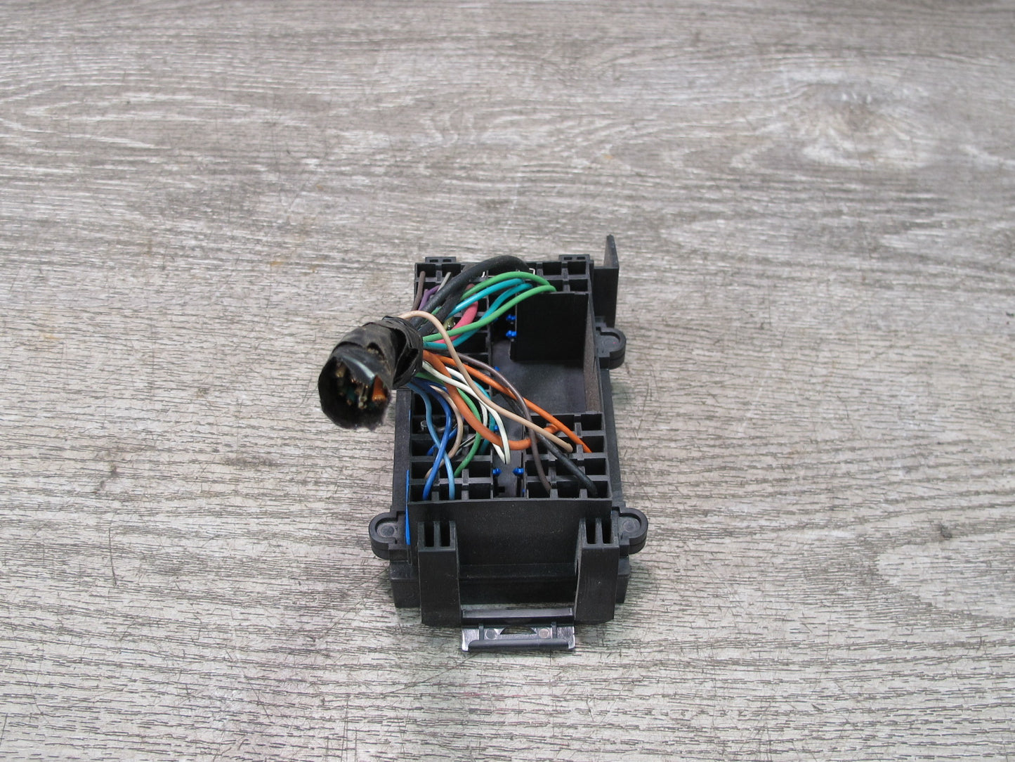 2003-2004 Hummer H2 Interior Fuse Relay Power Distribution Box