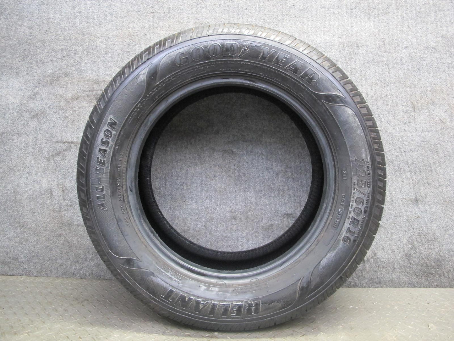 Goodyear Reliant ALL Season Tire 225/60 R16 98H 0623 9/32 Tread