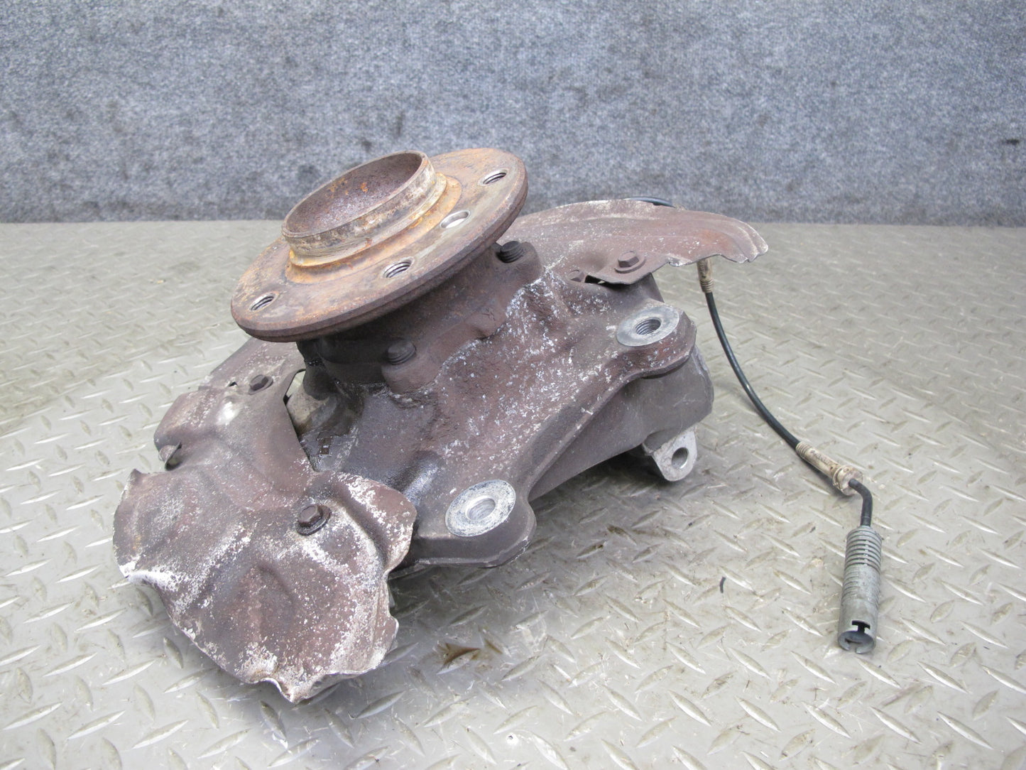 08-13 BMW E82 E88 135i RWD Front Left Spindle Knuckle Wheel Hub Bearing OEM