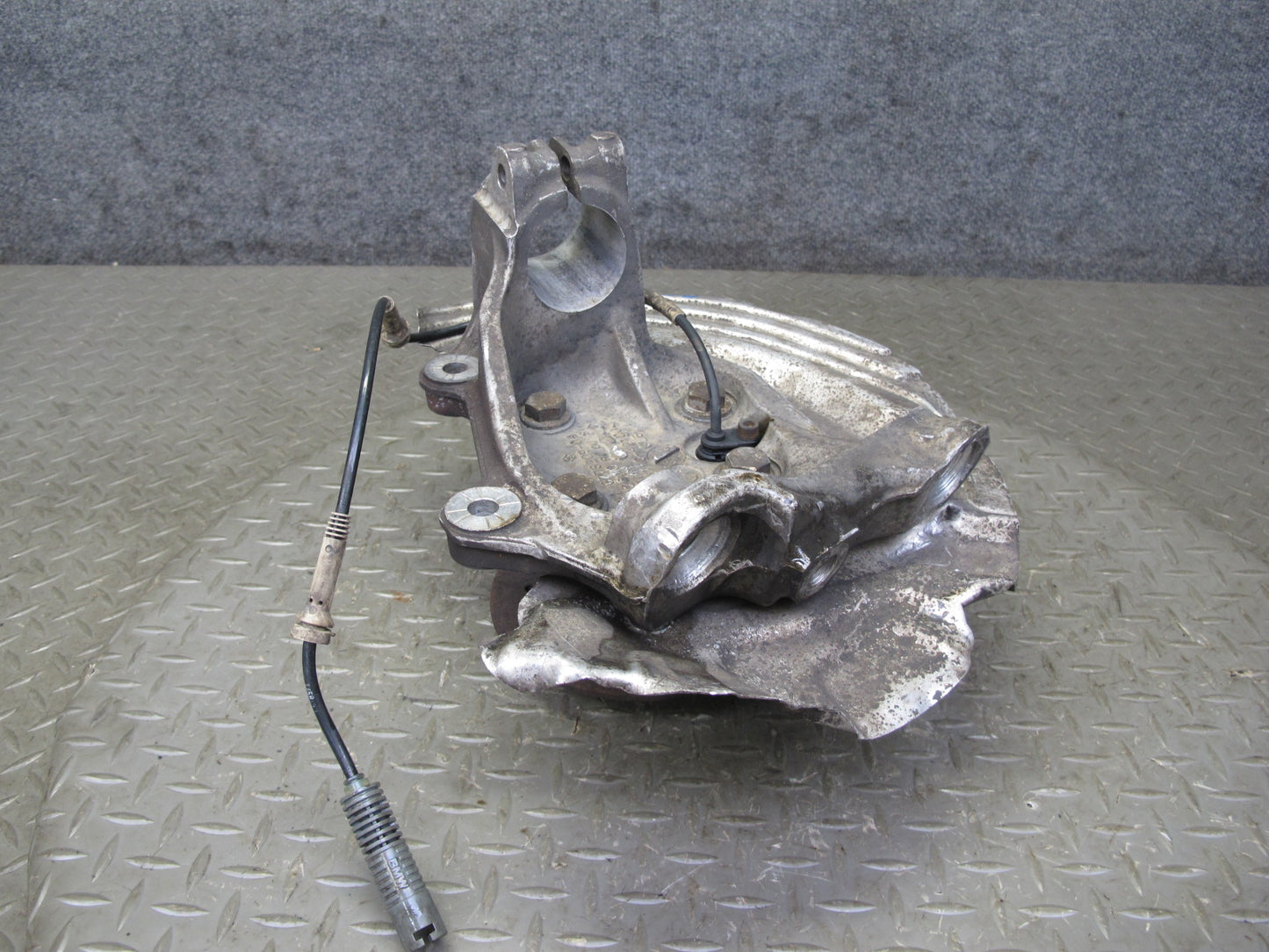 08-13 BMW E82 E88 135i RWD Front Left Spindle Knuckle Wheel Hub Bearing OEM