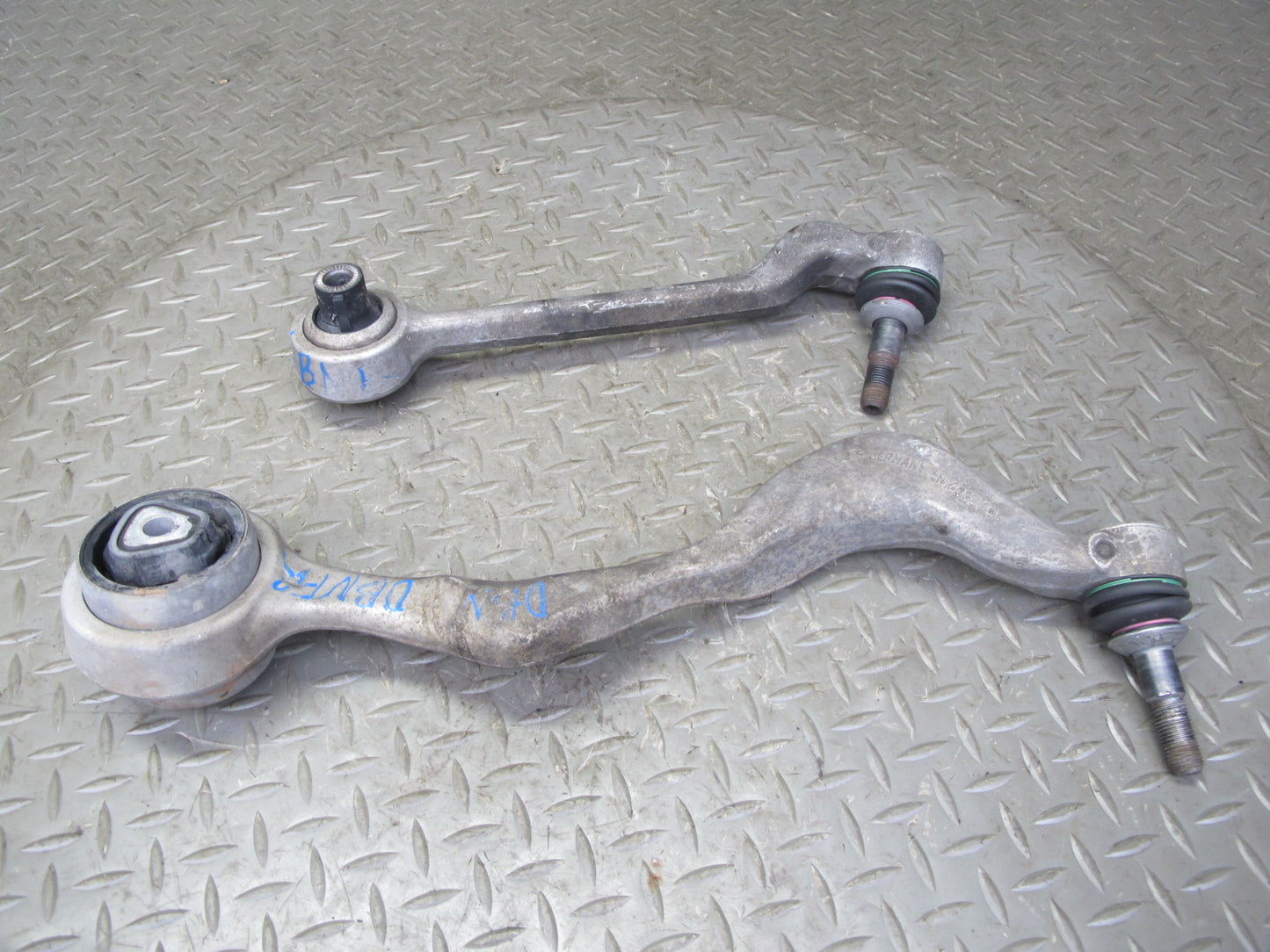 08-13 BMW E82 E88 135i RWD Set of 2 Front Right Suspension Control Arm OEM