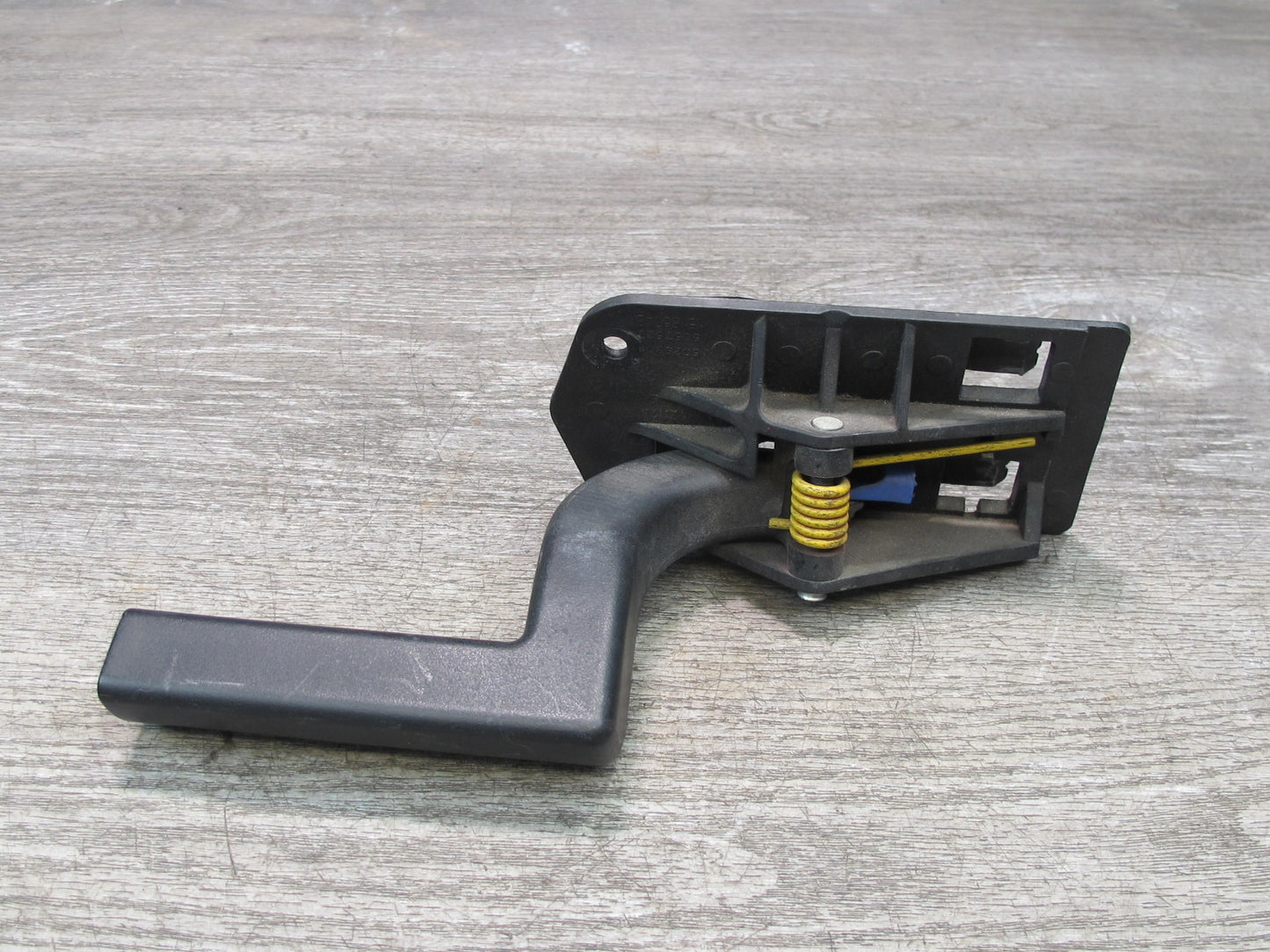 2003-2007 Hummer H2 Front Right Passenger Side Door Interior Handle