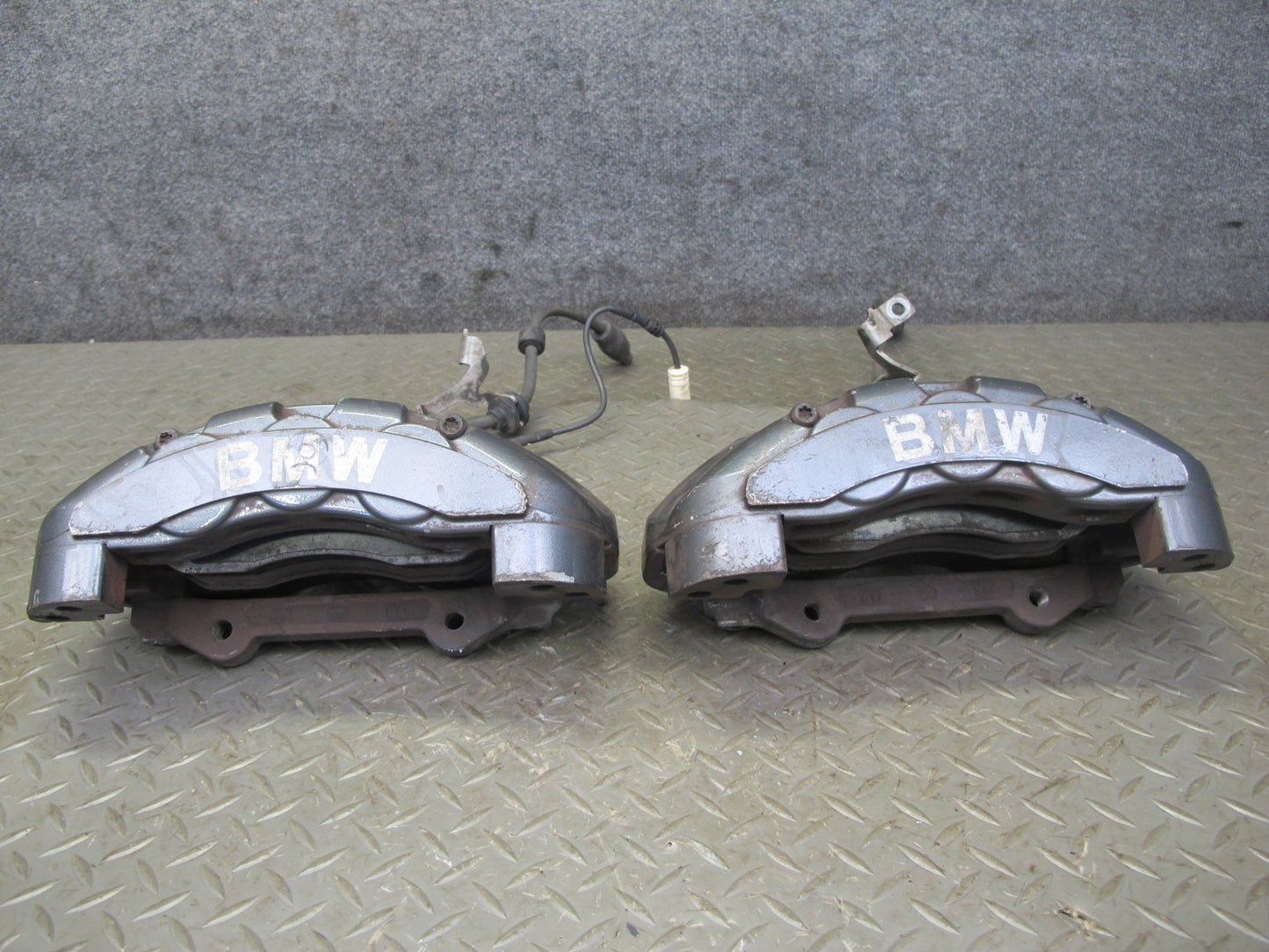 08-13 BMW E82 E88 135i RWD Set of 2 Front Left & Right Brake Caliper Brembo OEM