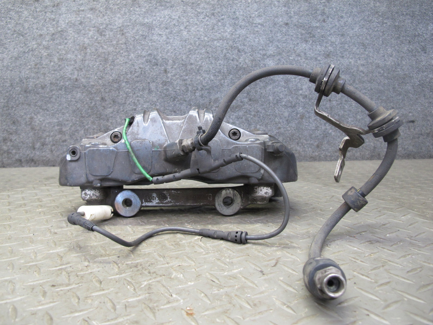 08-13 BMW E82 E88 135i RWD Set of 2 Front Left & Right Brake Caliper Brembo OEM