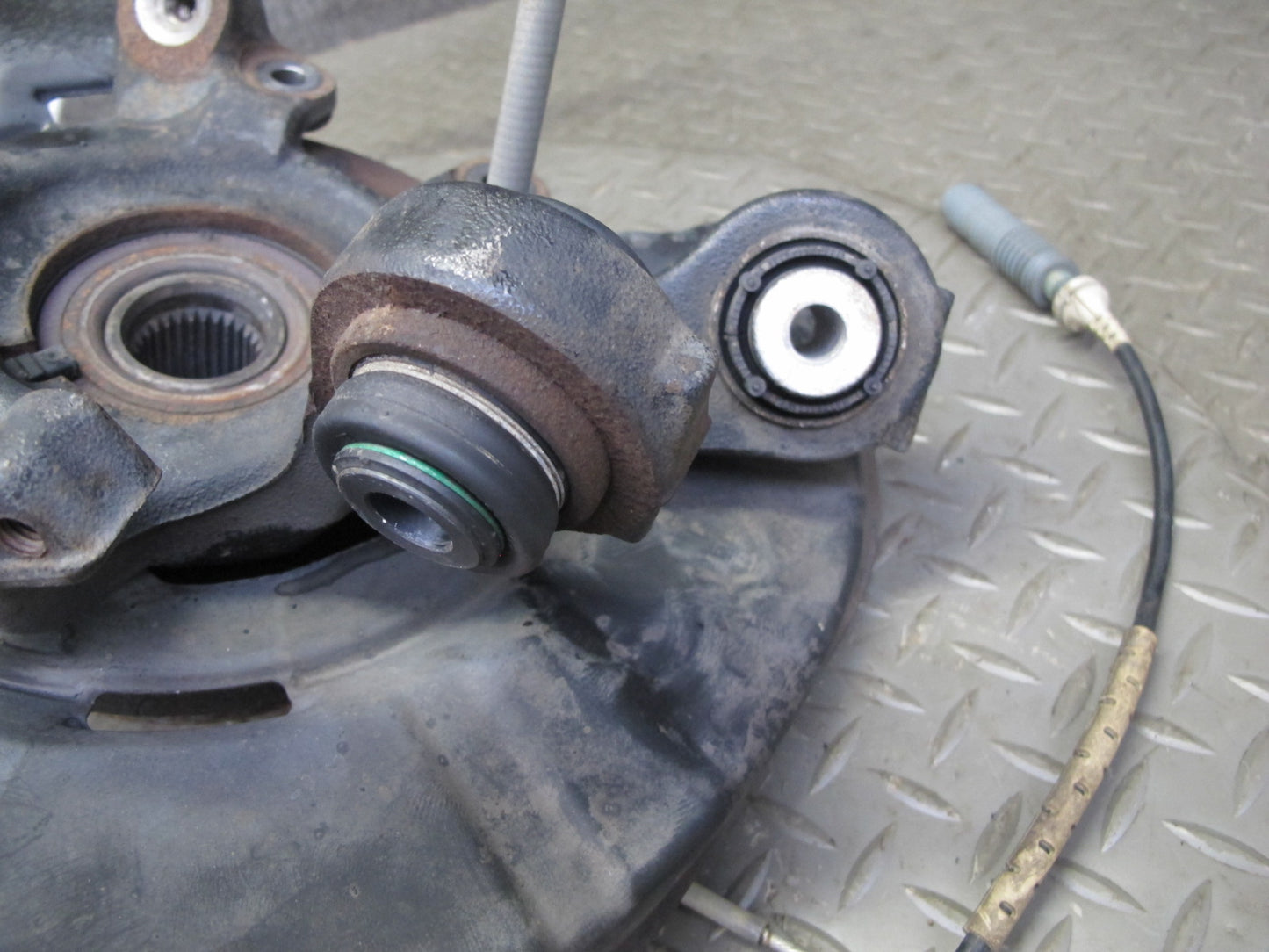 08-13 BMW E82 E88 135i RWD Rear Left Spindle Knuckle Wheel Hub Bearing OEM