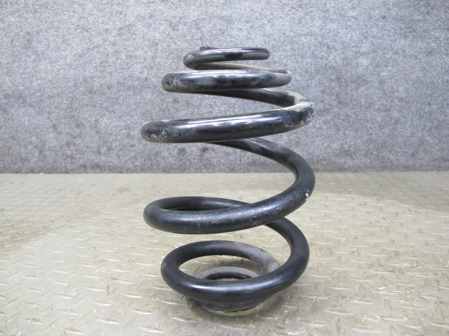 01-06 BMW E46 330ci Convertible Set of 2 Rear Left & Right Coil Spring OEM