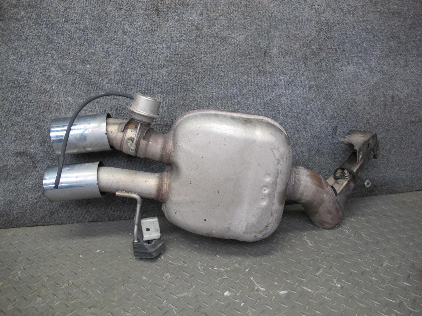 2012-2018 BMW F12 F13 M6 S63T Rear Left & Right Exhaust Muffler W/ Tips Set