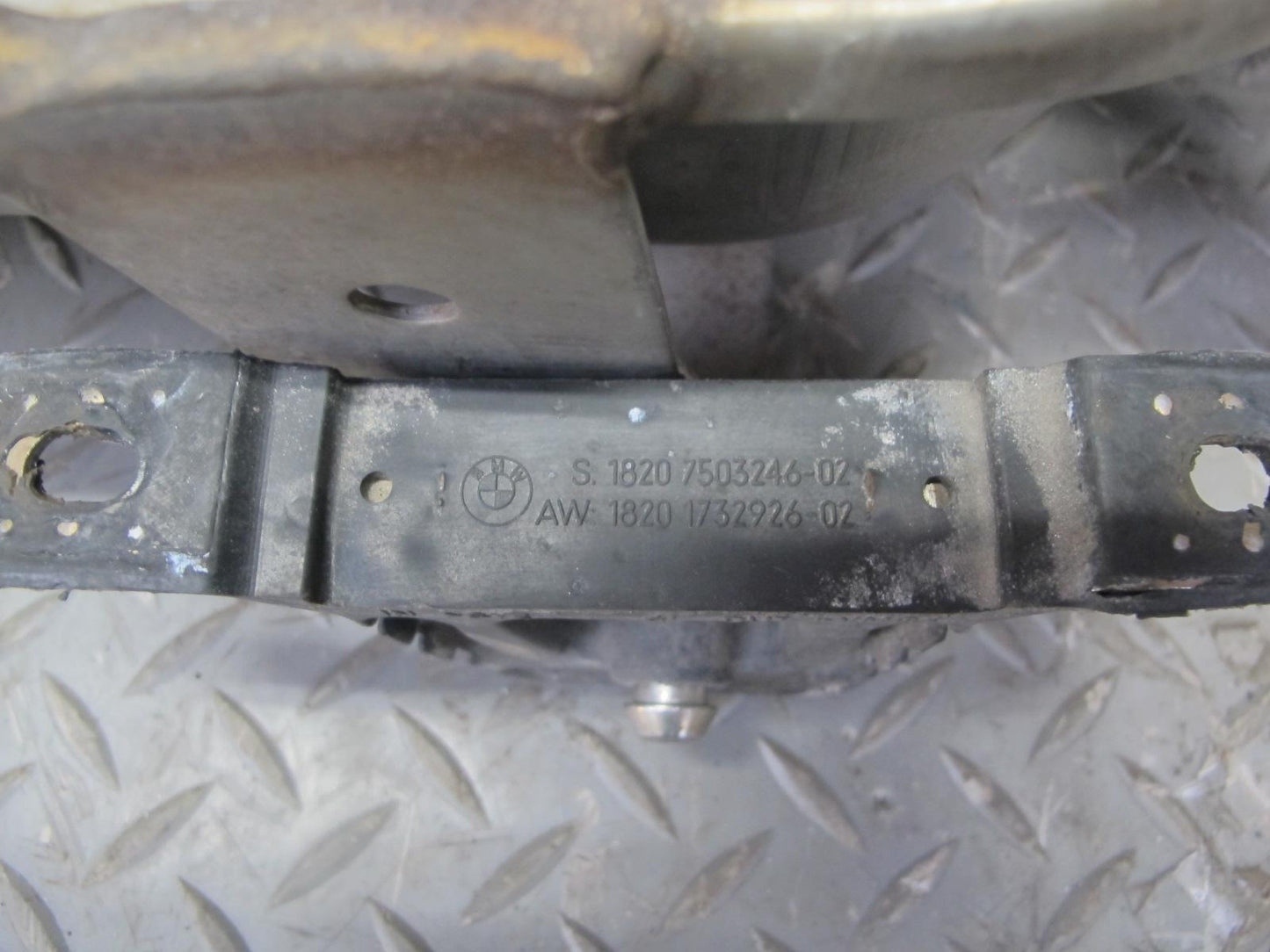 01-06 BMW E46 330ci Convertible Rear Exhaust Muffler 7502553 OEM