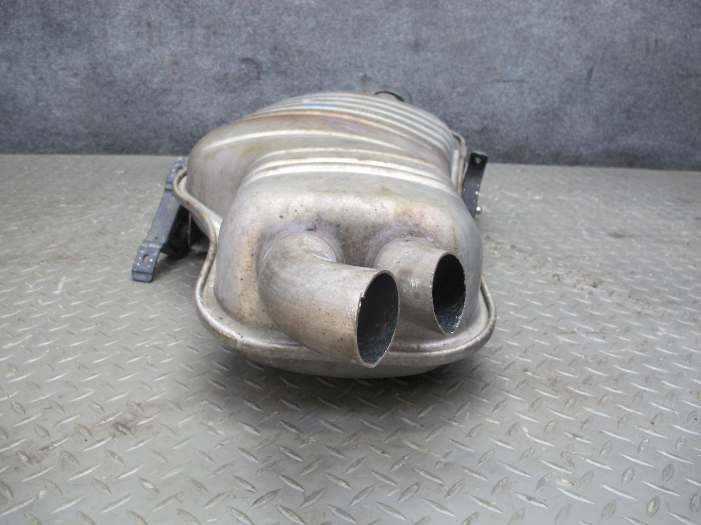 01-06 BMW E46 330ci Convertible Rear Exhaust Muffler 7502553 OEM