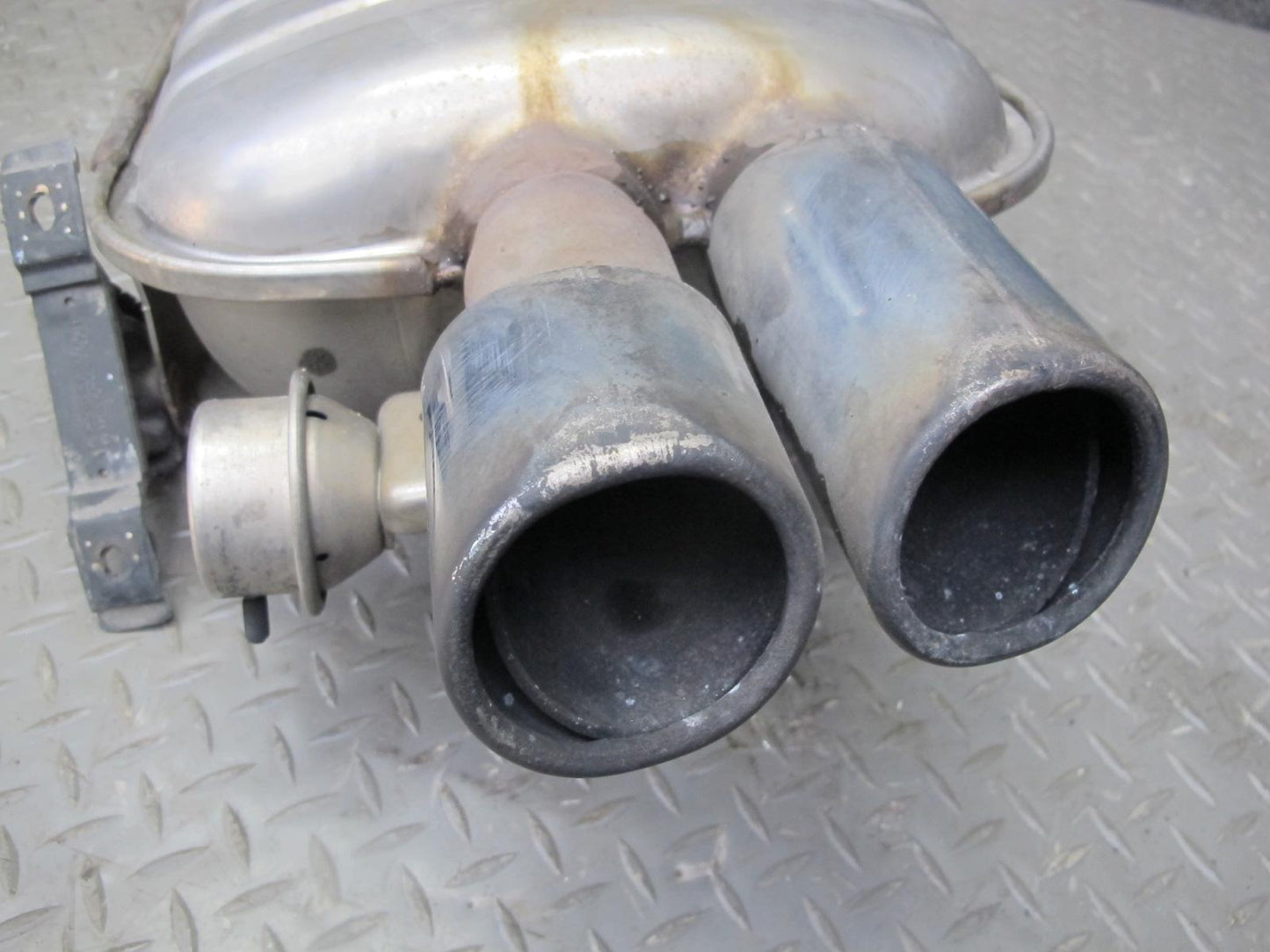 01-06 BMW E46 330ci Convertible Rear Exhaust Muffler 7502553 OEM