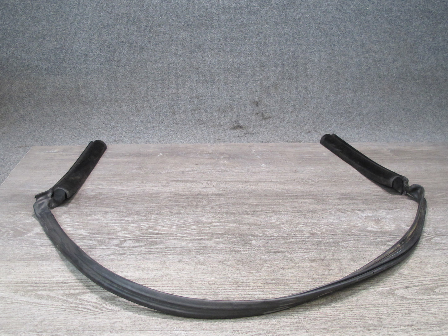 01-06 BMW E46 330ci Convertible Soft TOP Roof Cowl Weatherstrip Rubber Seal OEM