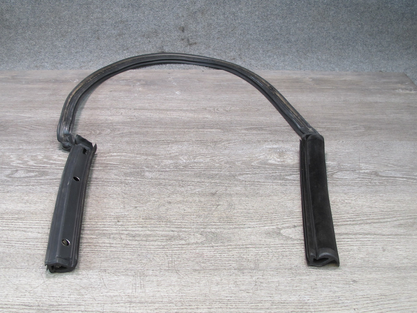 01-06 BMW E46 330ci Convertible Soft TOP Roof Cowl Weatherstrip Rubber Seal OEM