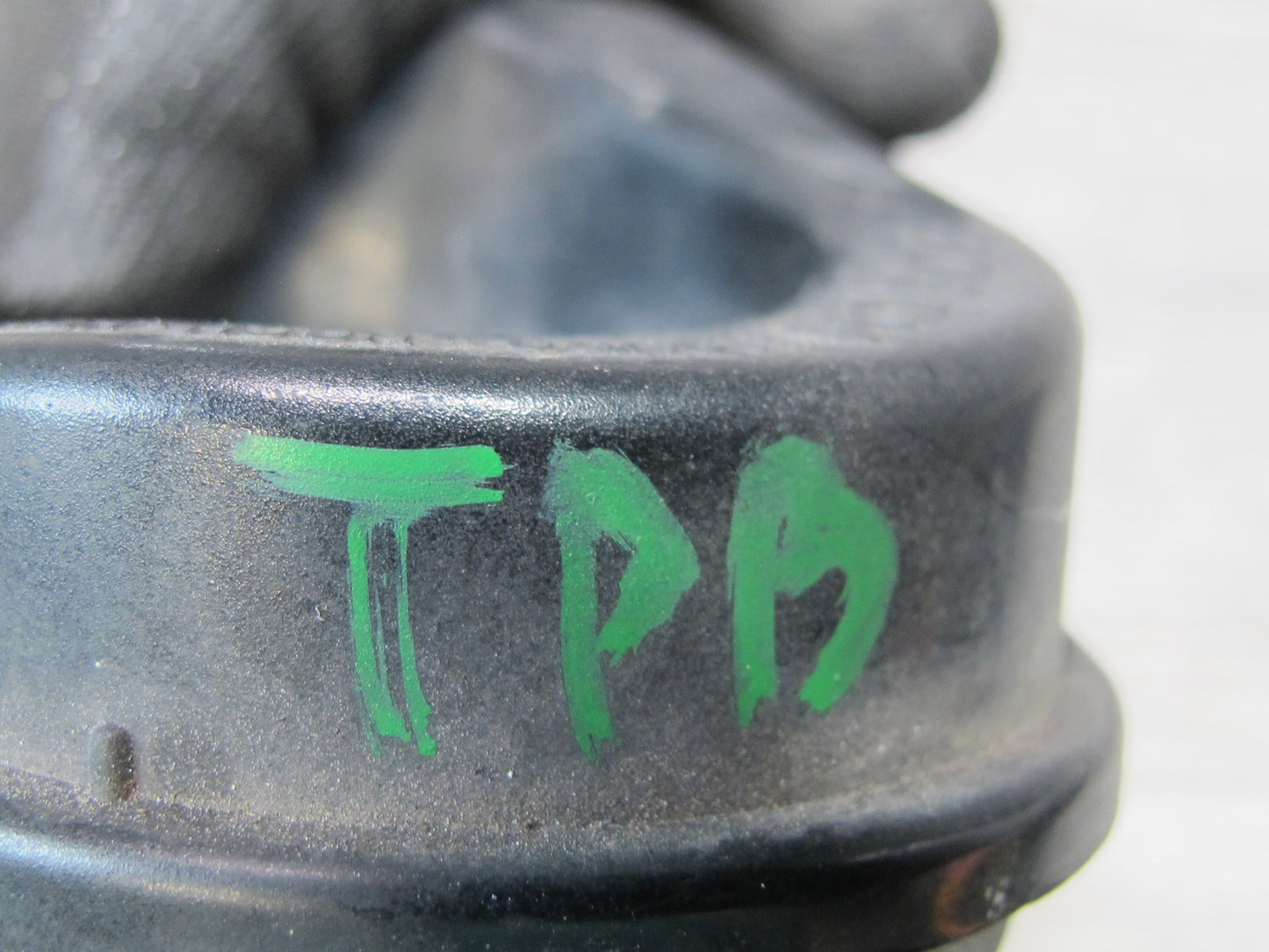 01-06 BMW E46 330CI Set of 2 High & Low Tone Note Pitch Horn Signal OEM