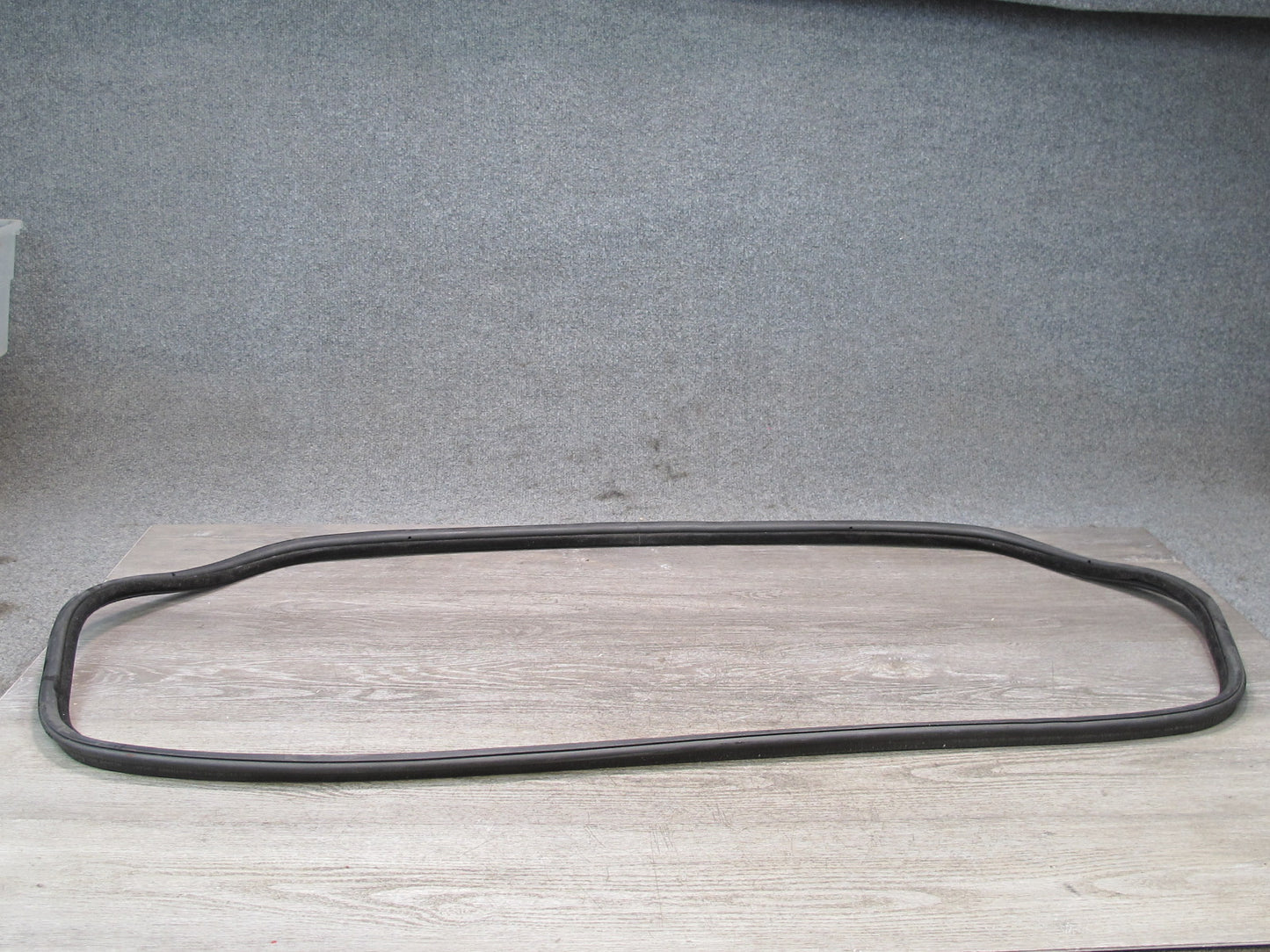 01-06 BMW E46 330ci Convertible Rear Trunk Lid Weatherstrip Rubber Seal OEM