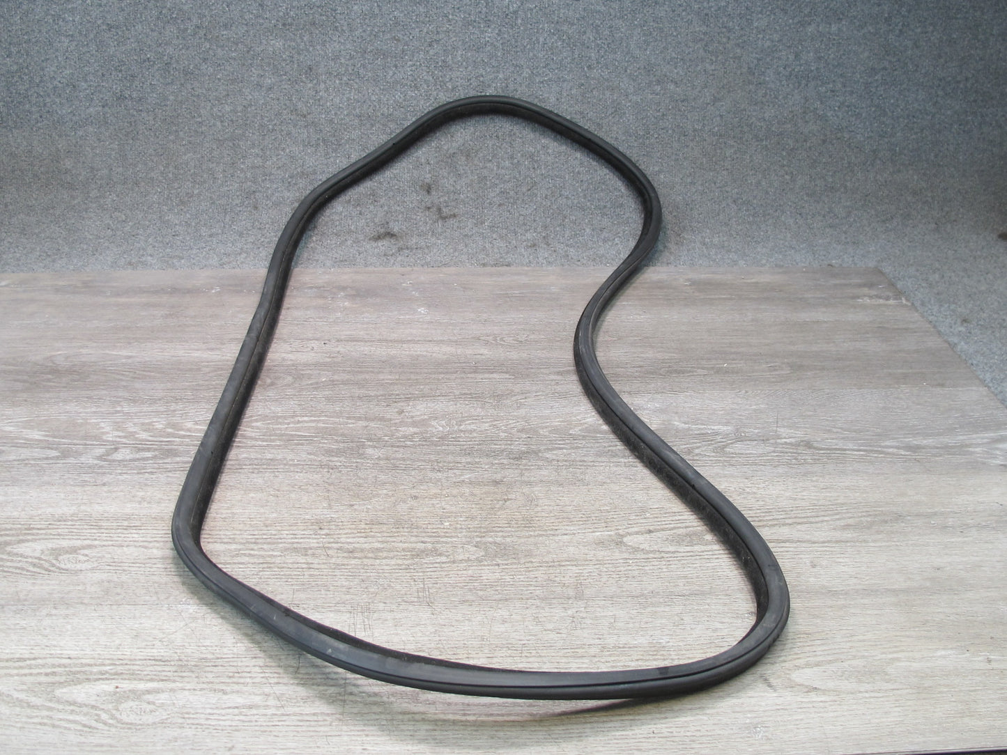 01-06 BMW E46 330ci Convertible Rear Trunk Lid Weatherstrip Rubber Seal OEM