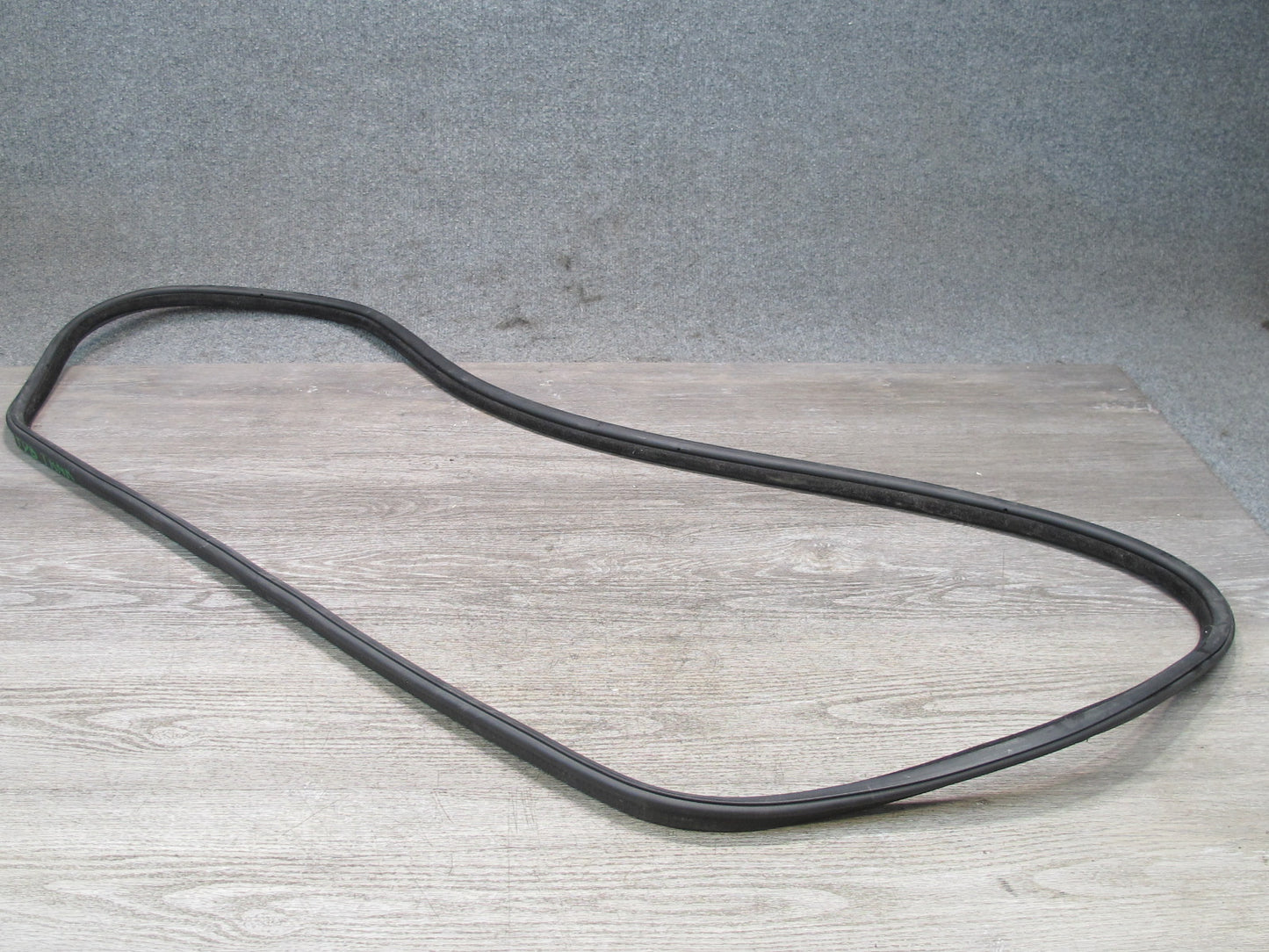 01-06 BMW E46 330ci Convertible Rear Trunk Lid Weatherstrip Rubber Seal OEM