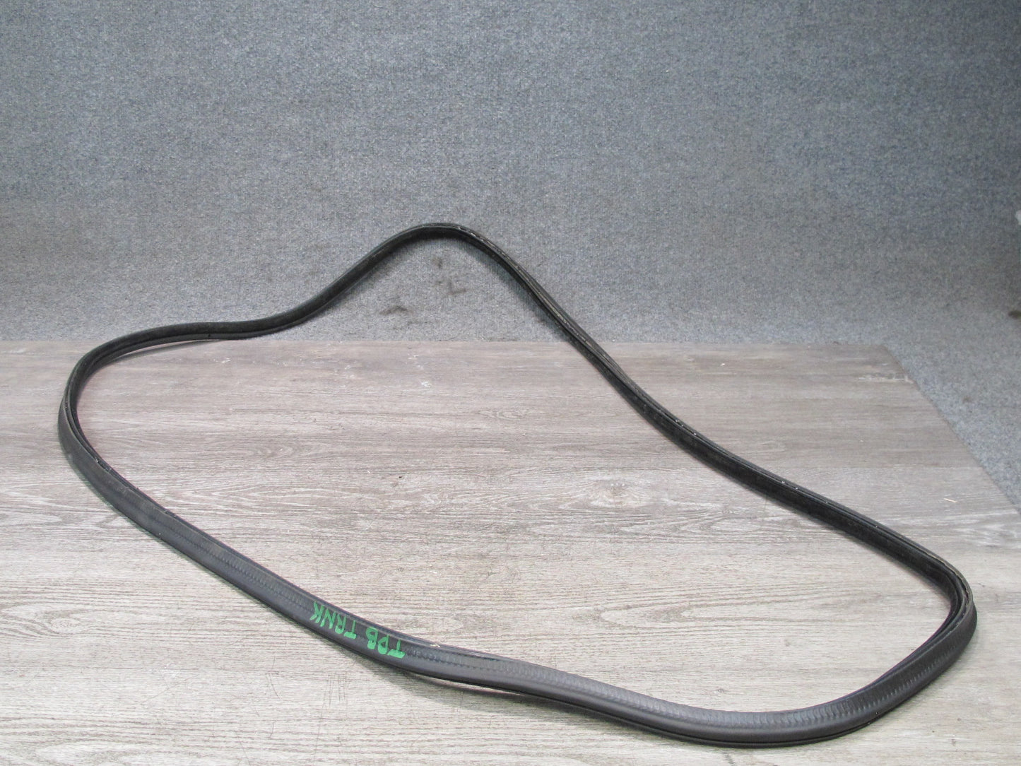 01-06 BMW E46 330ci Convertible Rear Trunk Lid Weatherstrip Rubber Seal OEM