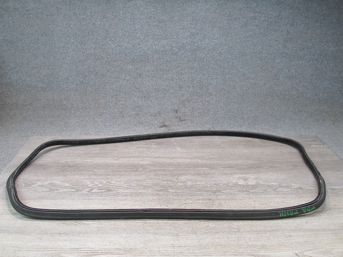 01-06 BMW E46 330ci Convertible Rear Trunk Lid Weatherstrip Rubber Seal OEM