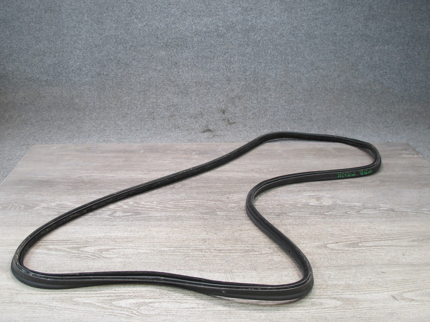 01-06 BMW E46 330ci Convertible Rear Trunk Lid Weatherstrip Rubber Seal OEM
