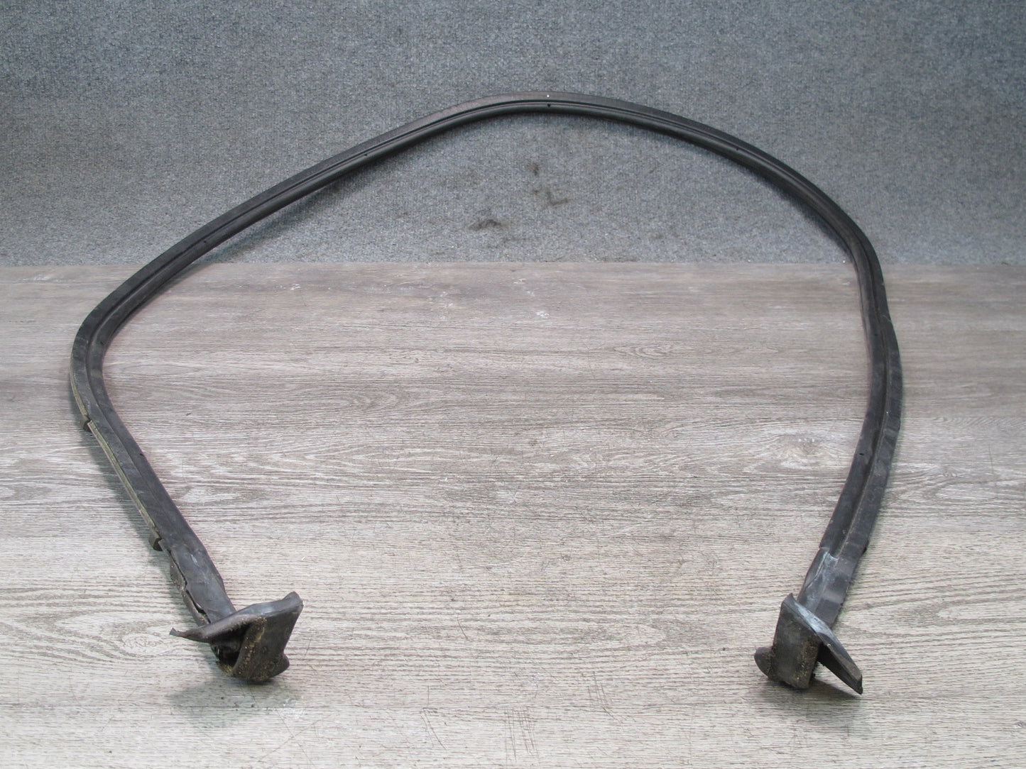 01-06 BMW E46 330ci Convertible Rear Roof Flap Weatherstrip Rubber Seal OEM