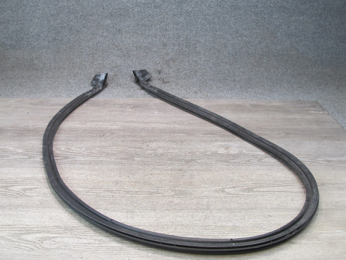 01-06 BMW E46 330ci Convertible Rear Roof Flap Weatherstrip Rubber Seal OEM