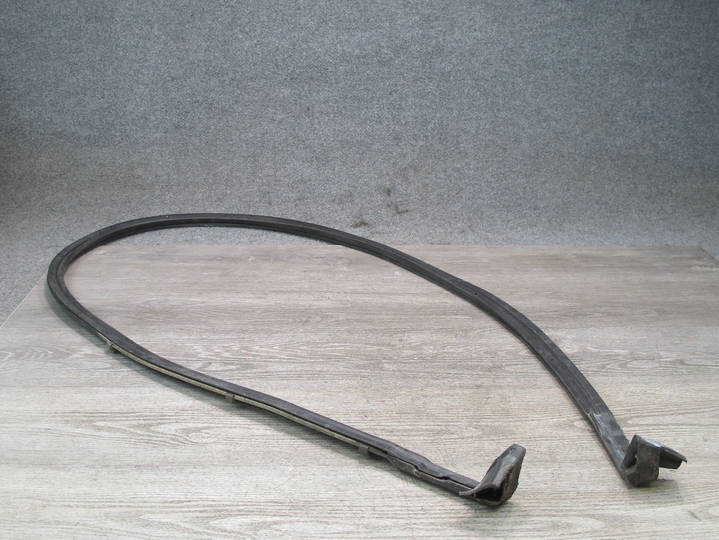 01-06 BMW E46 330ci Convertible Rear Roof Flap Weatherstrip Rubber Seal OEM